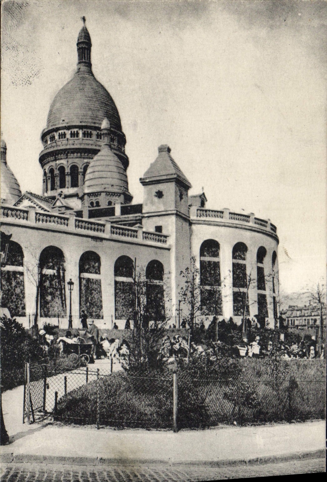 CPA Paris Le Sacre Coeur et Square St Pierre 