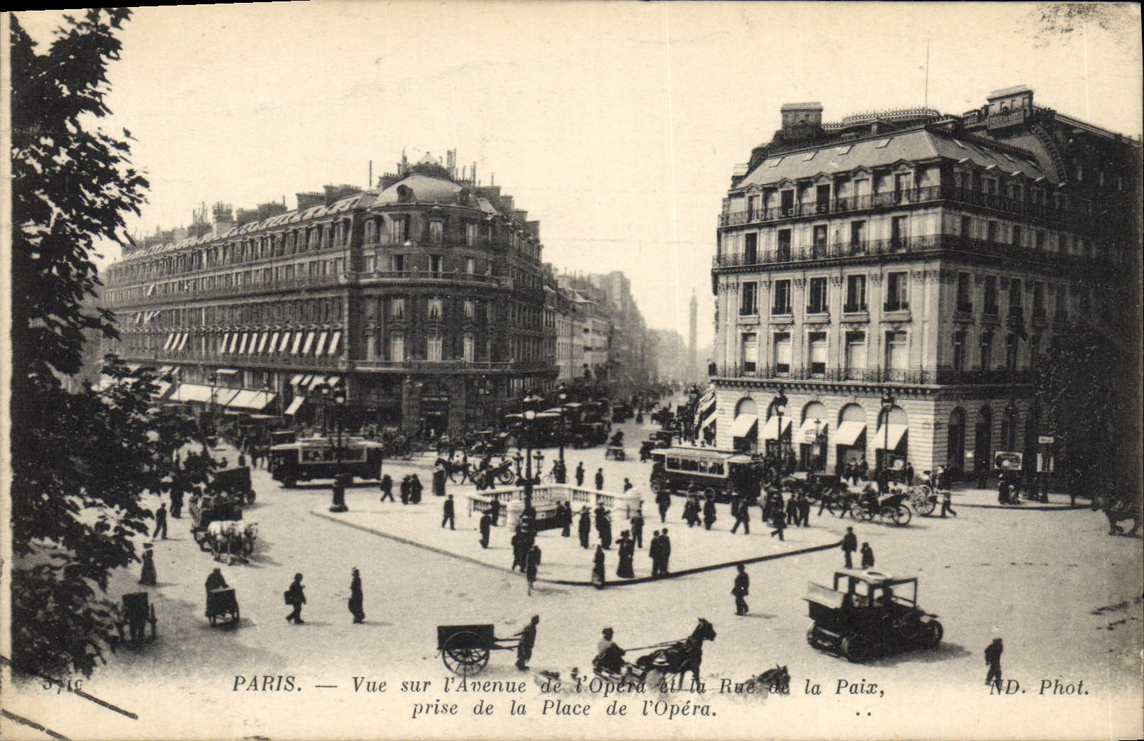 CPA Paris Vue sur l'Avenue de l'Opera et la Rue de la Paix prise de la Place de l'Opera 