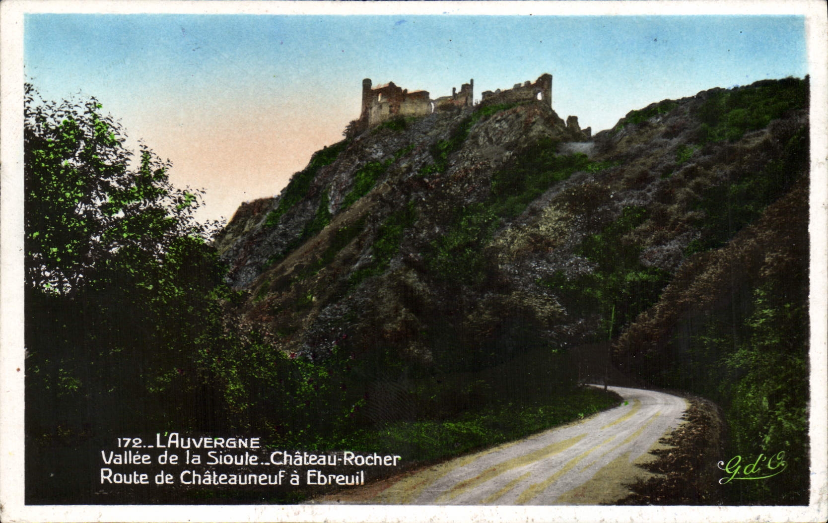 CPM L'Auvergne vallee de la Sioule Chateau Rocher Route de Chateauneuf a Ebreuil 