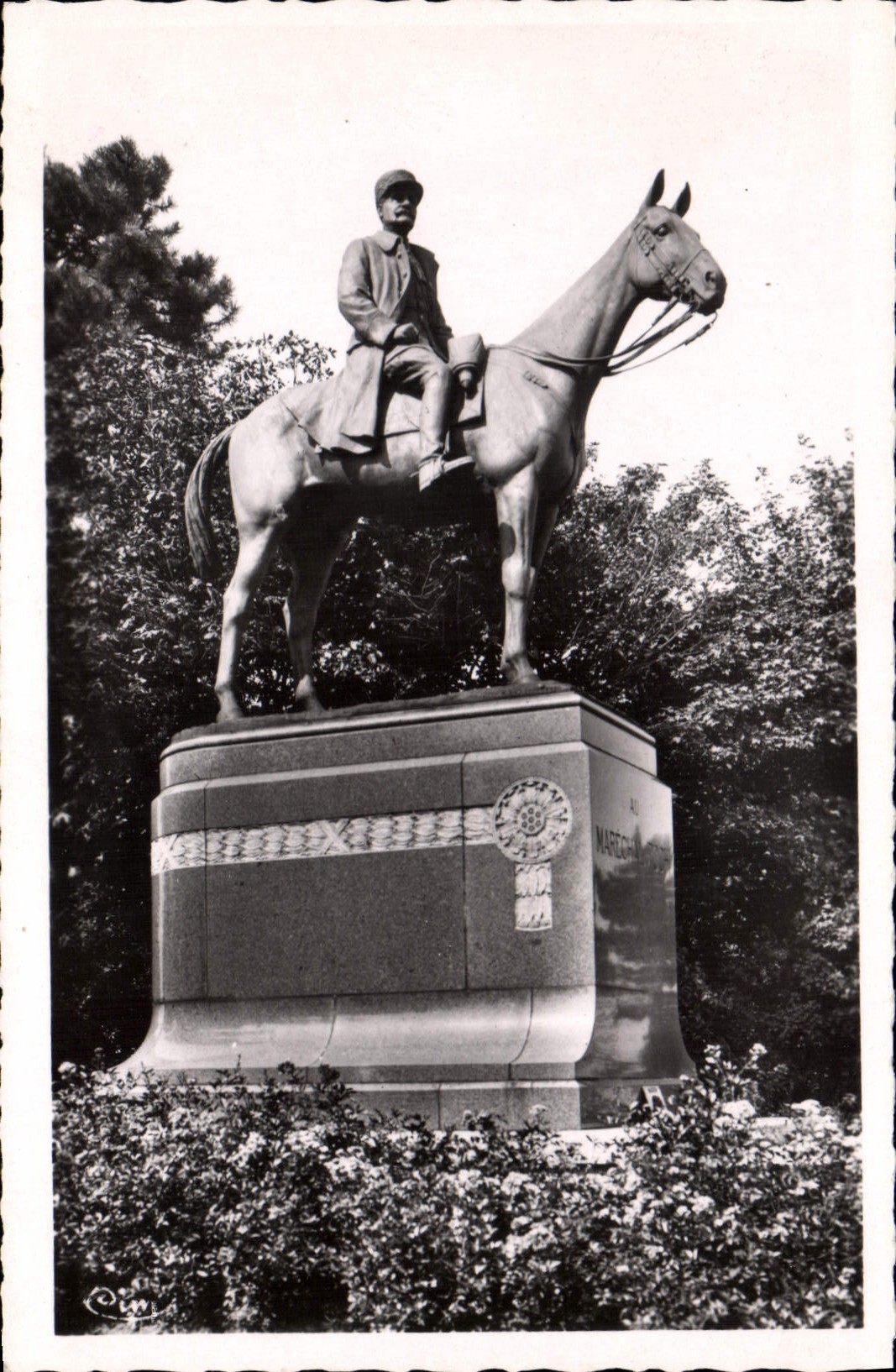 CPM Mont Cassel Nord Statue du Marechal Foch Mon inquietude en 1914 et mon regard s'ettendaient d'Yp