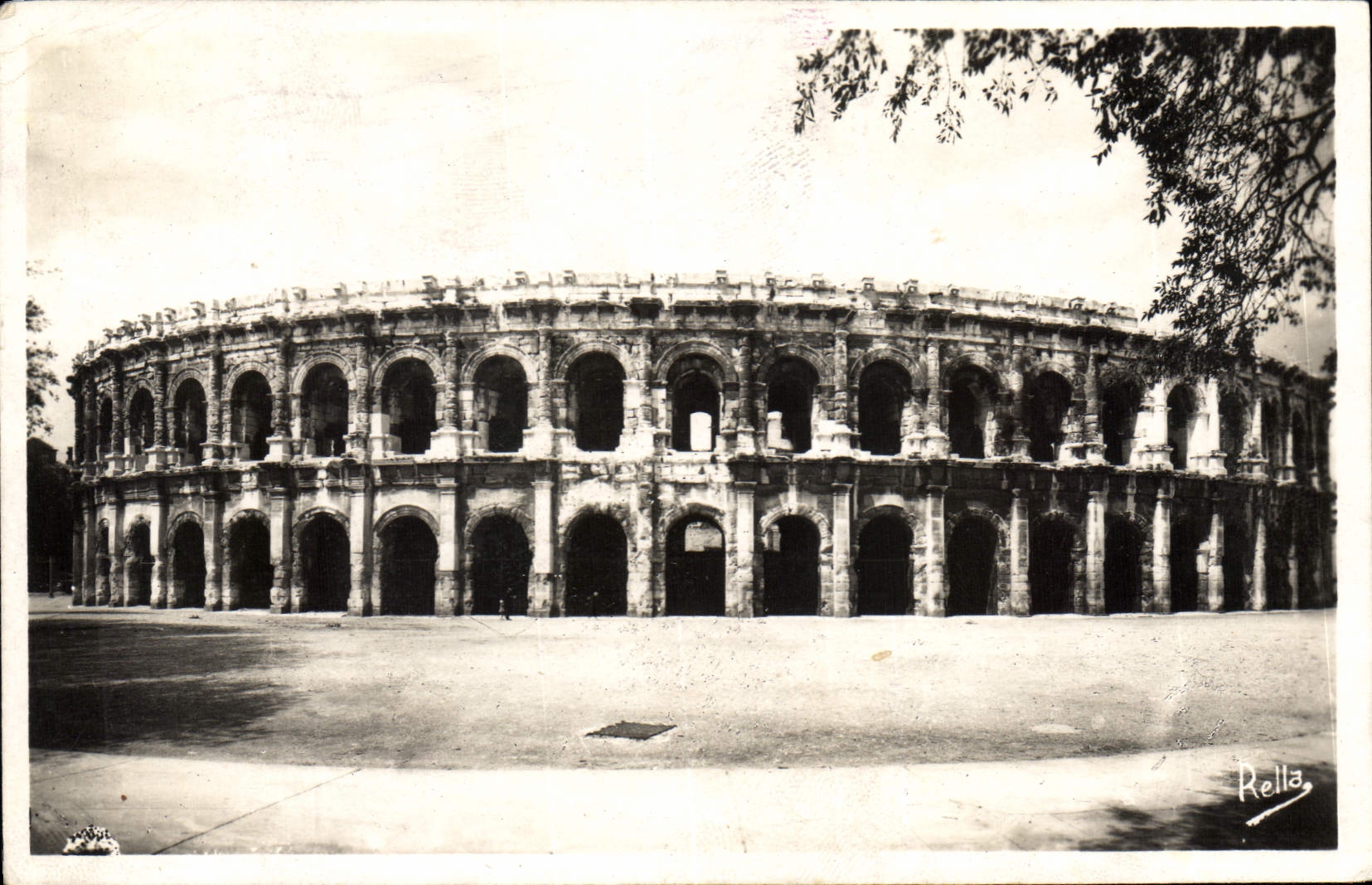 CPM Nimes Gard Les Arenes amphitheatre romain 