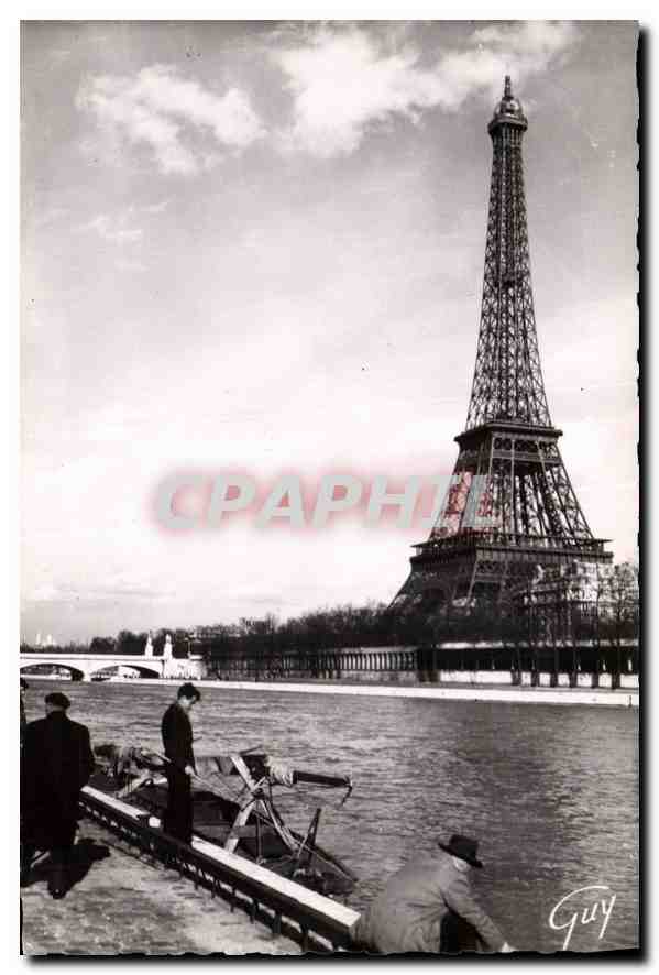 CPM Paris et ses Merveilles La tour Eiffel vue prise des bards de la Seine 