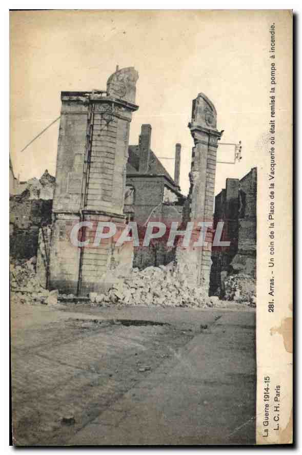 Arras - Un coin de la Place de la Vacquerie après l'incendie — L. C. H. Paris, n° 281