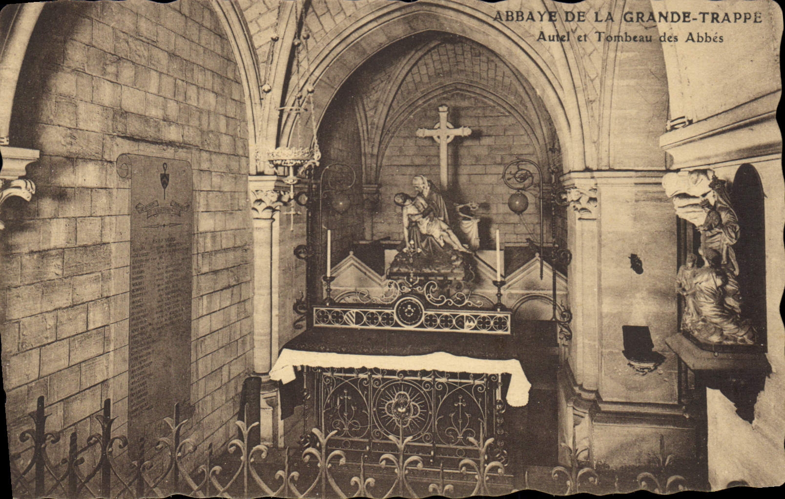 Abbaye de la Grande-Trappe — Autel et Tombeau des Abbés