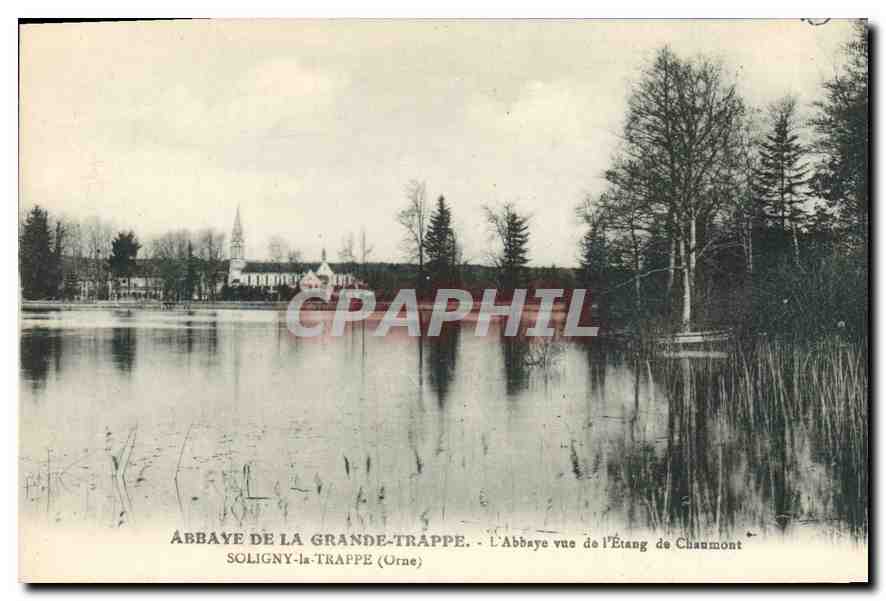 CPA Abbaye de La Grande Trappe l'Abbaye vue de l'Etang Soligny la Trappe Orne 