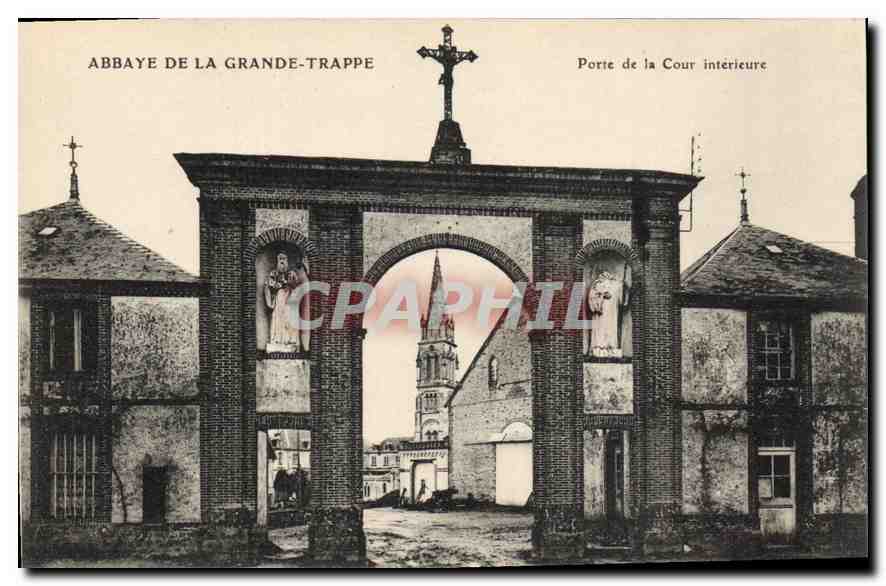 CPA Abbaye de La Grande Trappe Porte de la Cour interieure  