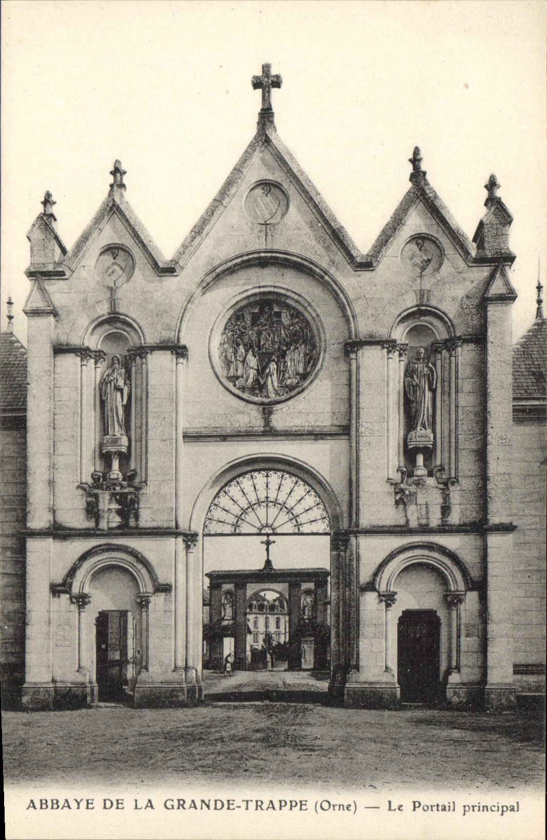 CPA Abbaye de La Grande Trappe Orne Le Portail principal 