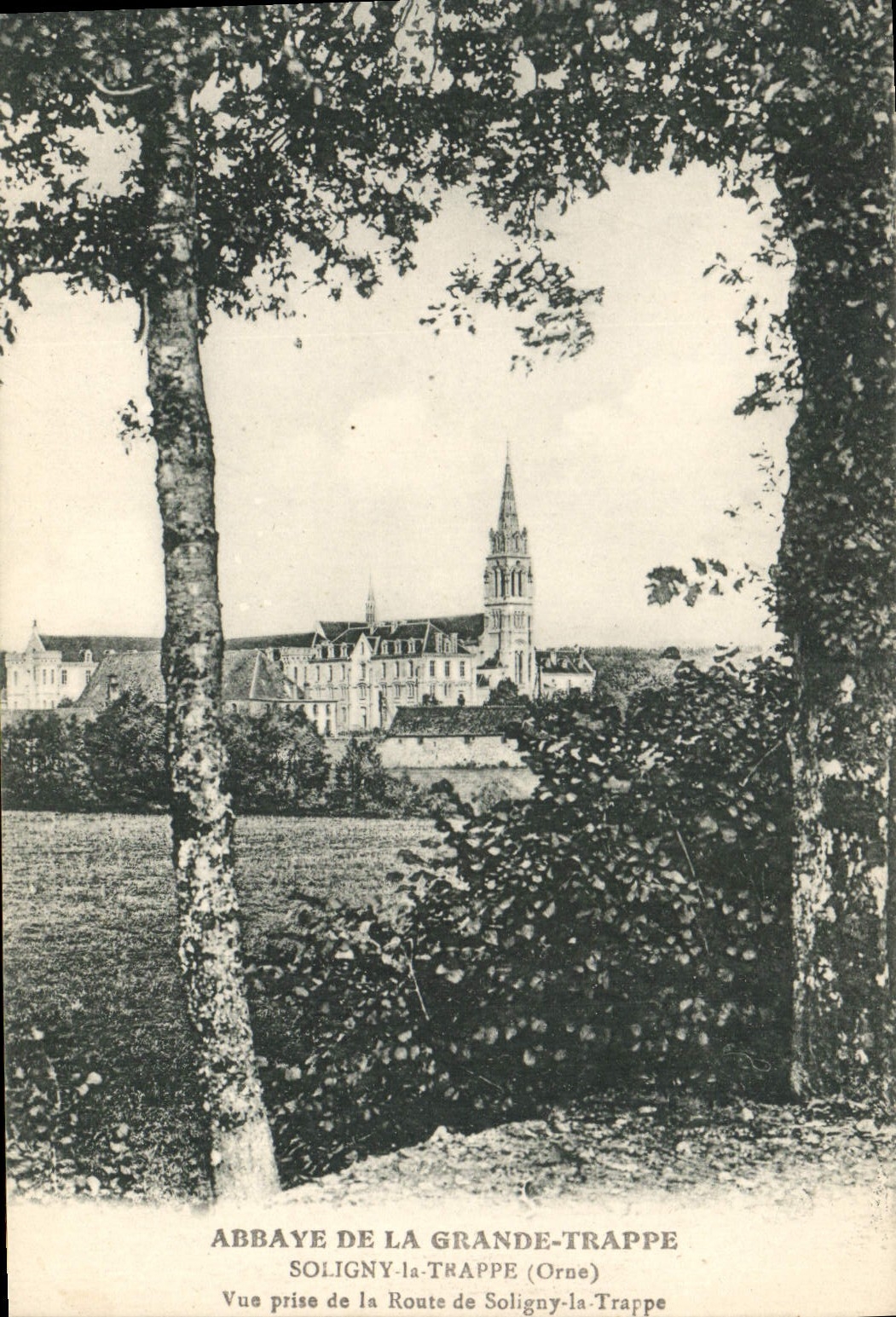 Abbaye de la Grande-Trappe — Soligny-la-Trappe (Orne) — vue prise de la route — éditeur inconnu