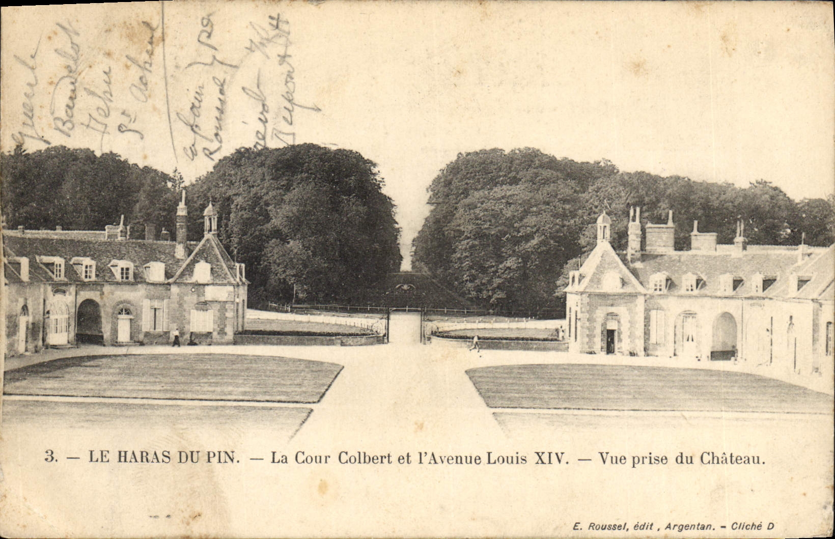 Le Haras du Pin — La Cour Colbert et l'Avenue Louis XIV — Vue prise du Château — E. Roussel, édit. Argentan