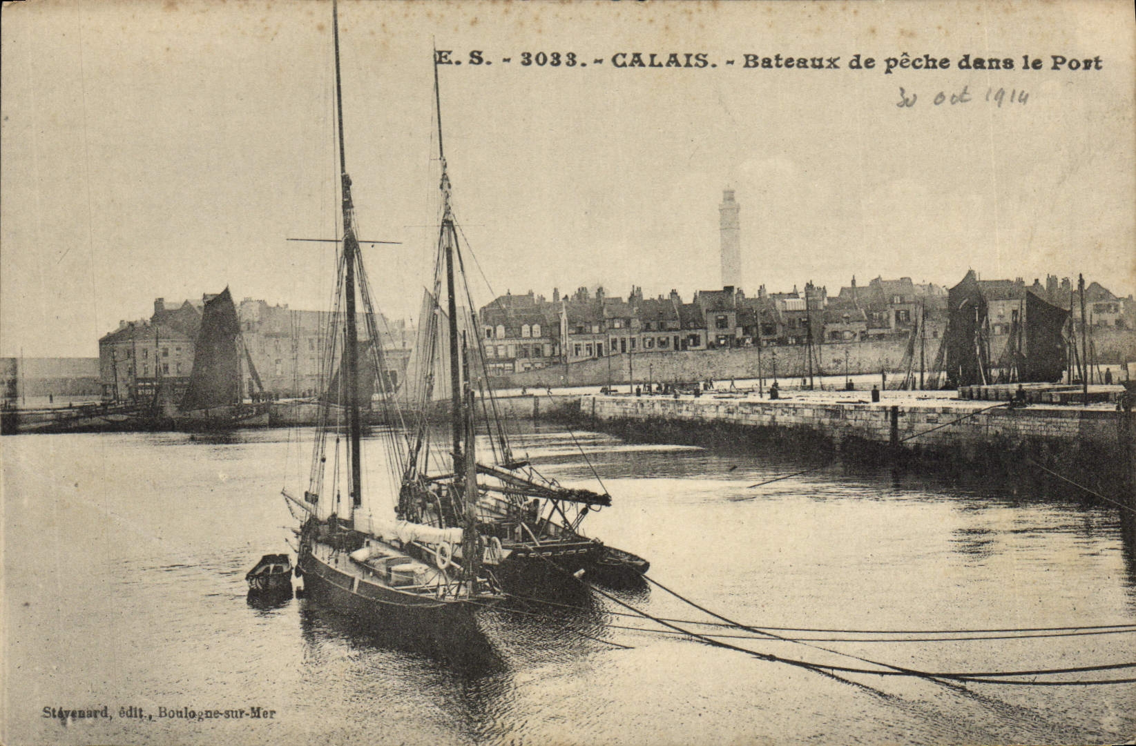 CPA Calais Bateaux de peche dans le Port Bateaux