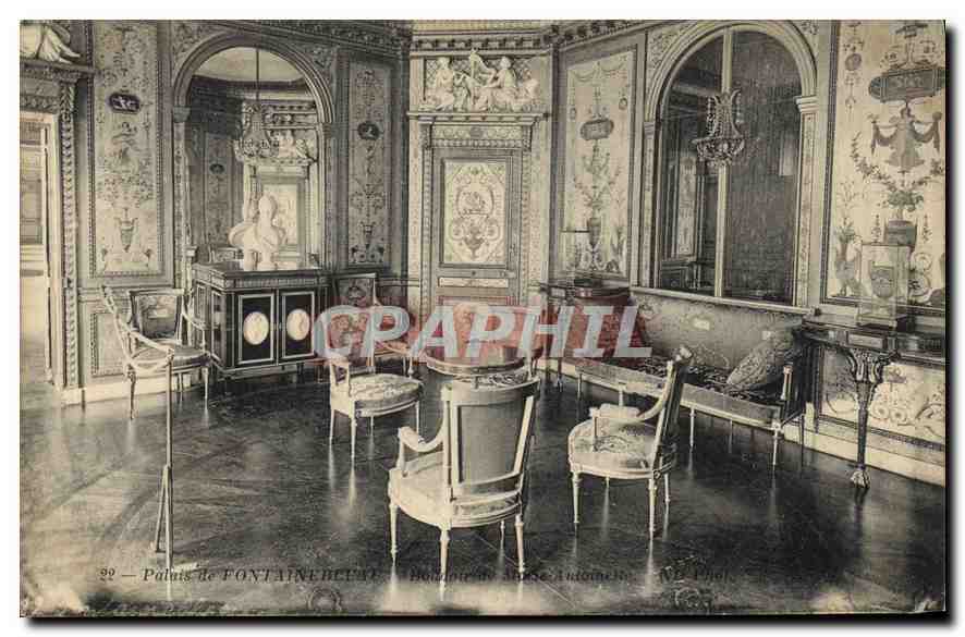 Palais de FONTAINEBLEAU — Salle du Musée Antoine — RB Phot. - Anverso