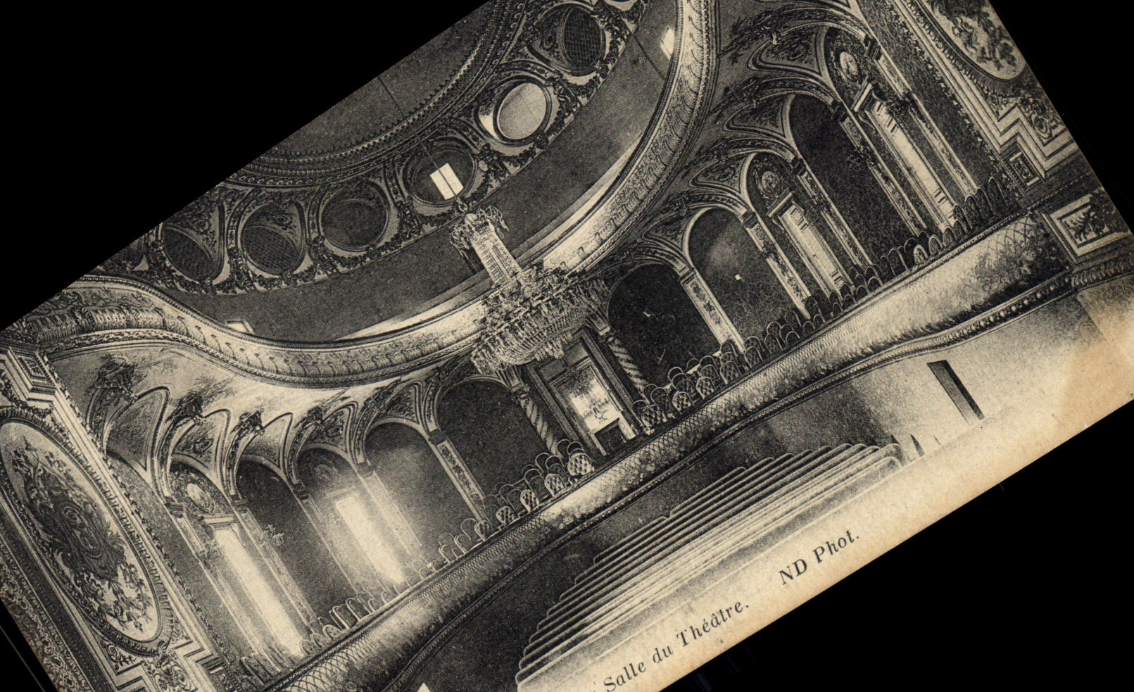 Salle du Théâtre — intérieur orné — ND Phot.