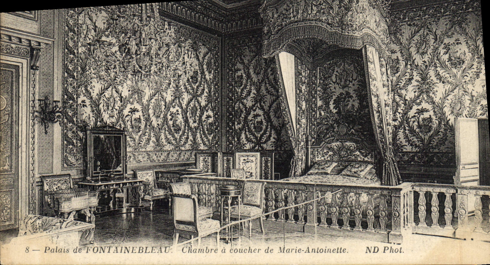 Palais de FONTAINEBLEAU — Chambre à coucher de Marie-Antoinette — ND Phot.