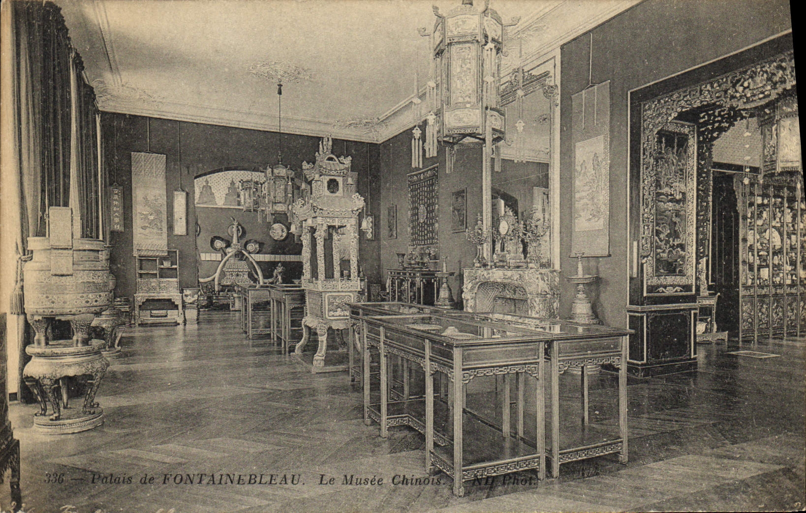 Palacio de FONTAINEBLEAU — El Museo Chino — NII Phot.