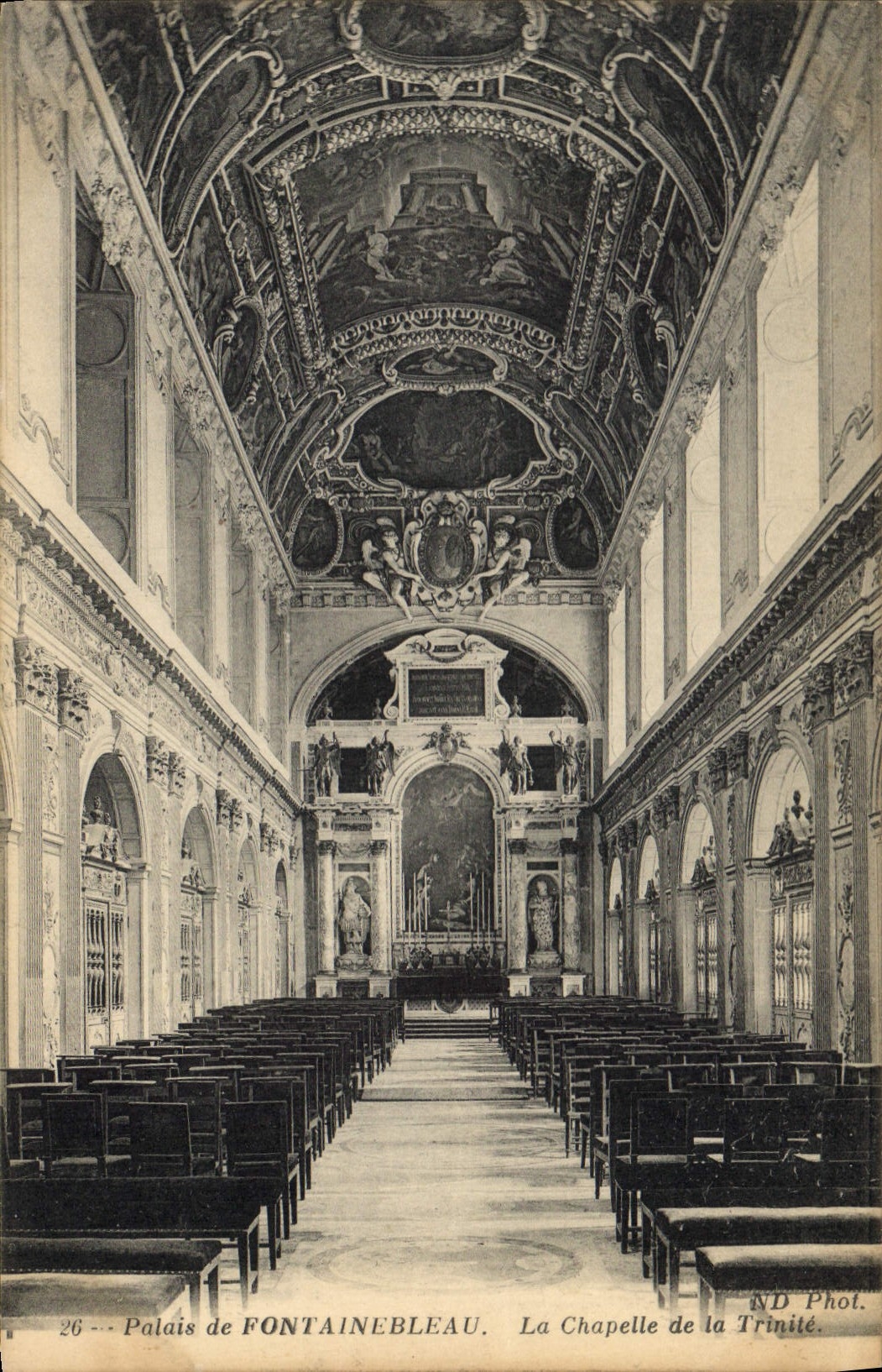 Palais de FONTAINEBLEAU — La Chapelle de la Trinité — ND Phot.