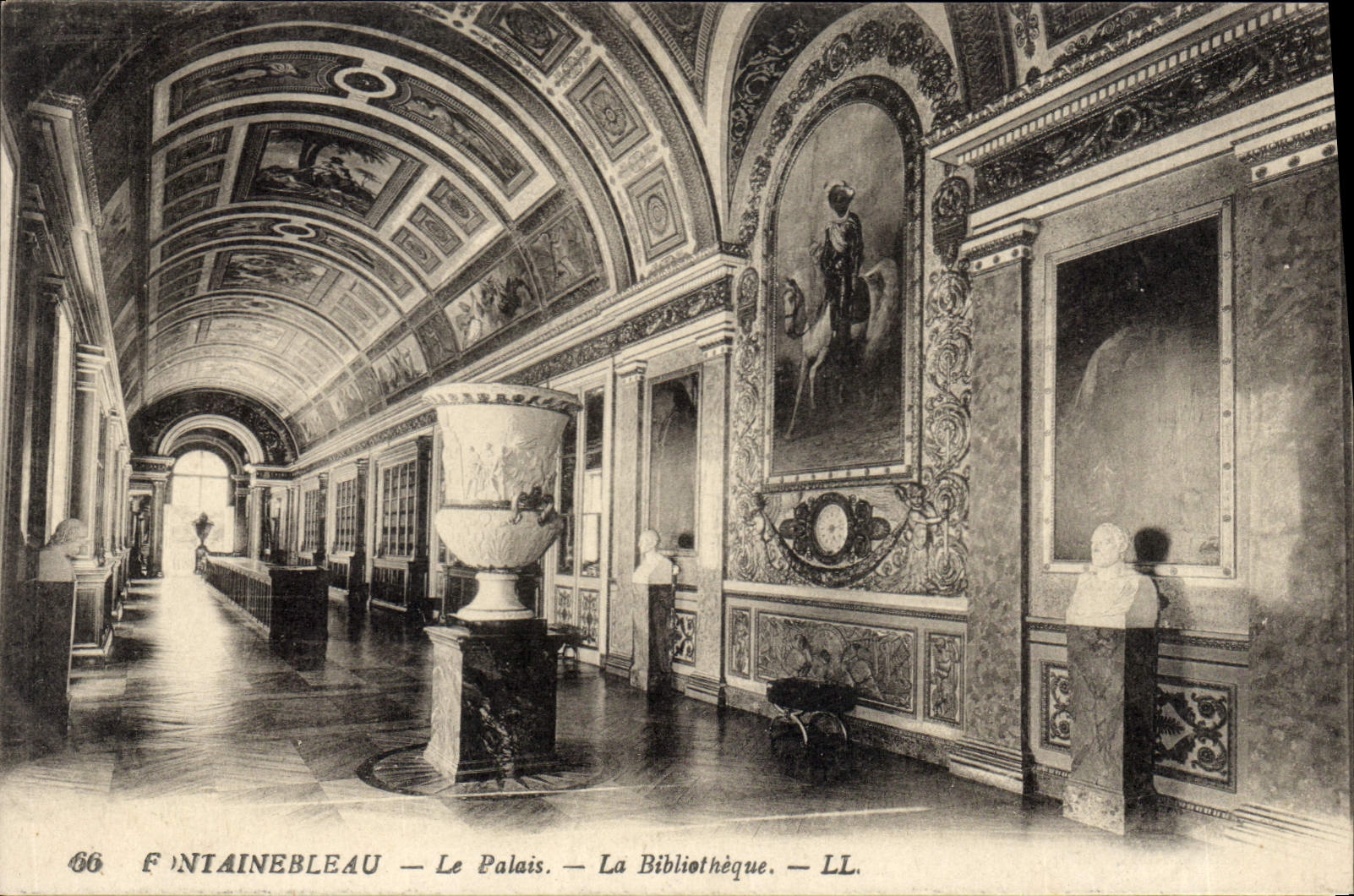 Fontainebleau — Das Schloss — Die Bibliothek — LL.