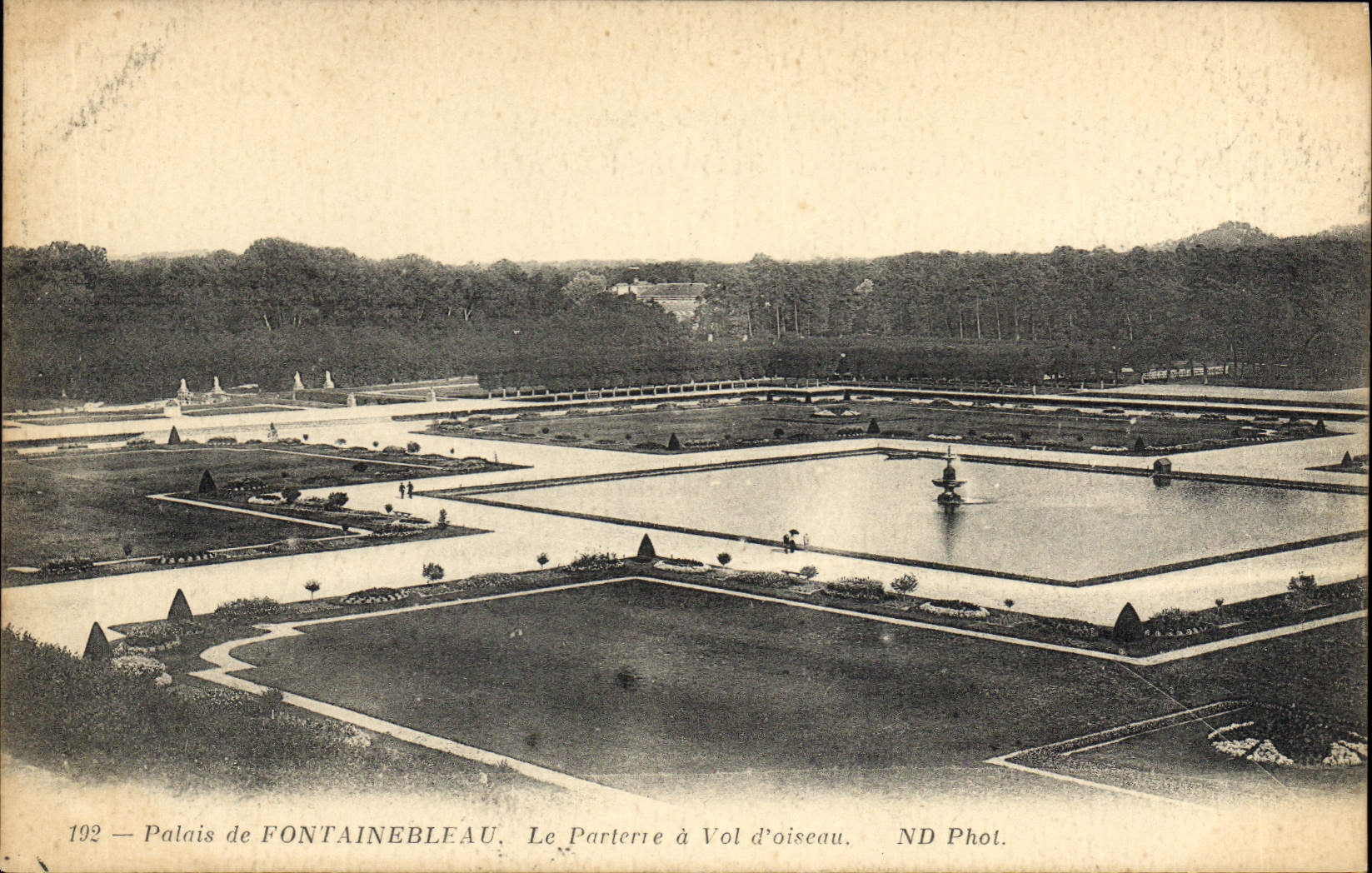 Palast von FONTAINEBLEAU — Der Vogelschau-Parterre — ND Fotografie, Nr. 192