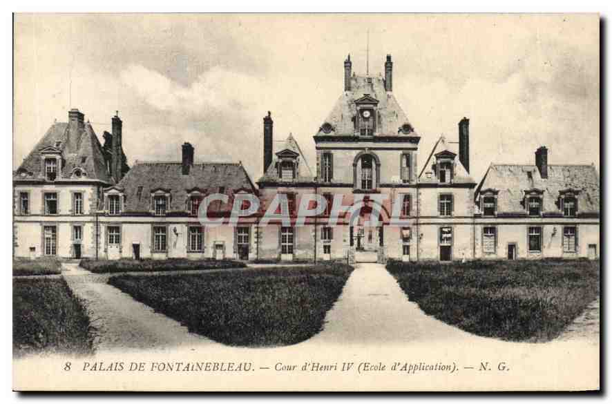 Palacio de Fontainebleau — Cour d'Henri IV (Escuela de Aplicación) — N. G.