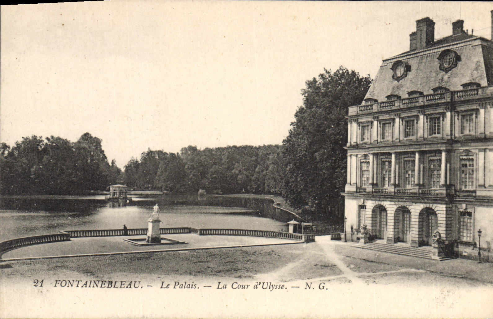 Fontainebleau — Le Palais — La Cour d’Ulysse — N.G.