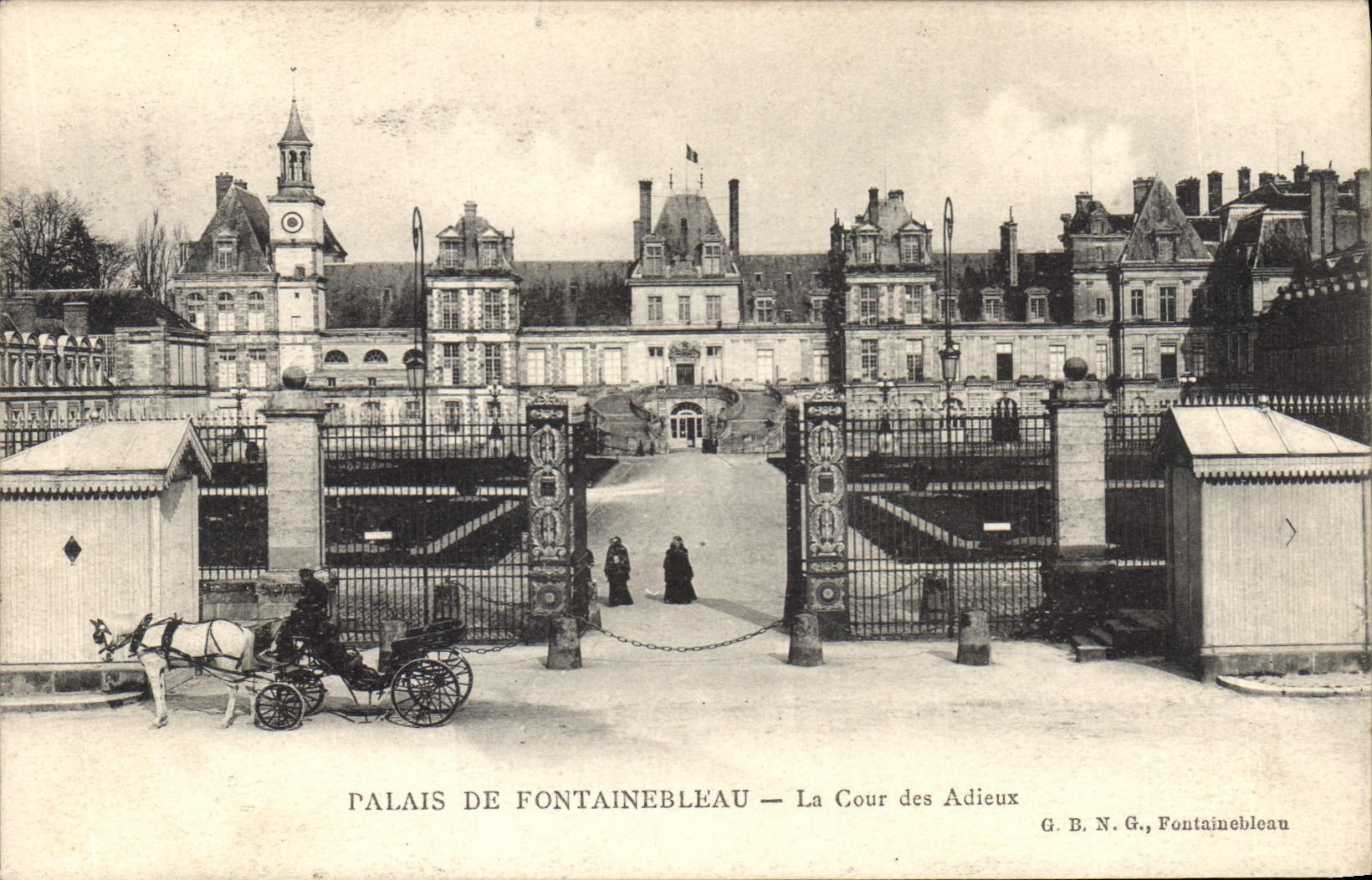 Palais de Fontainebleau — La Cour des Adieux — G. B. N. G., Fontainebleau