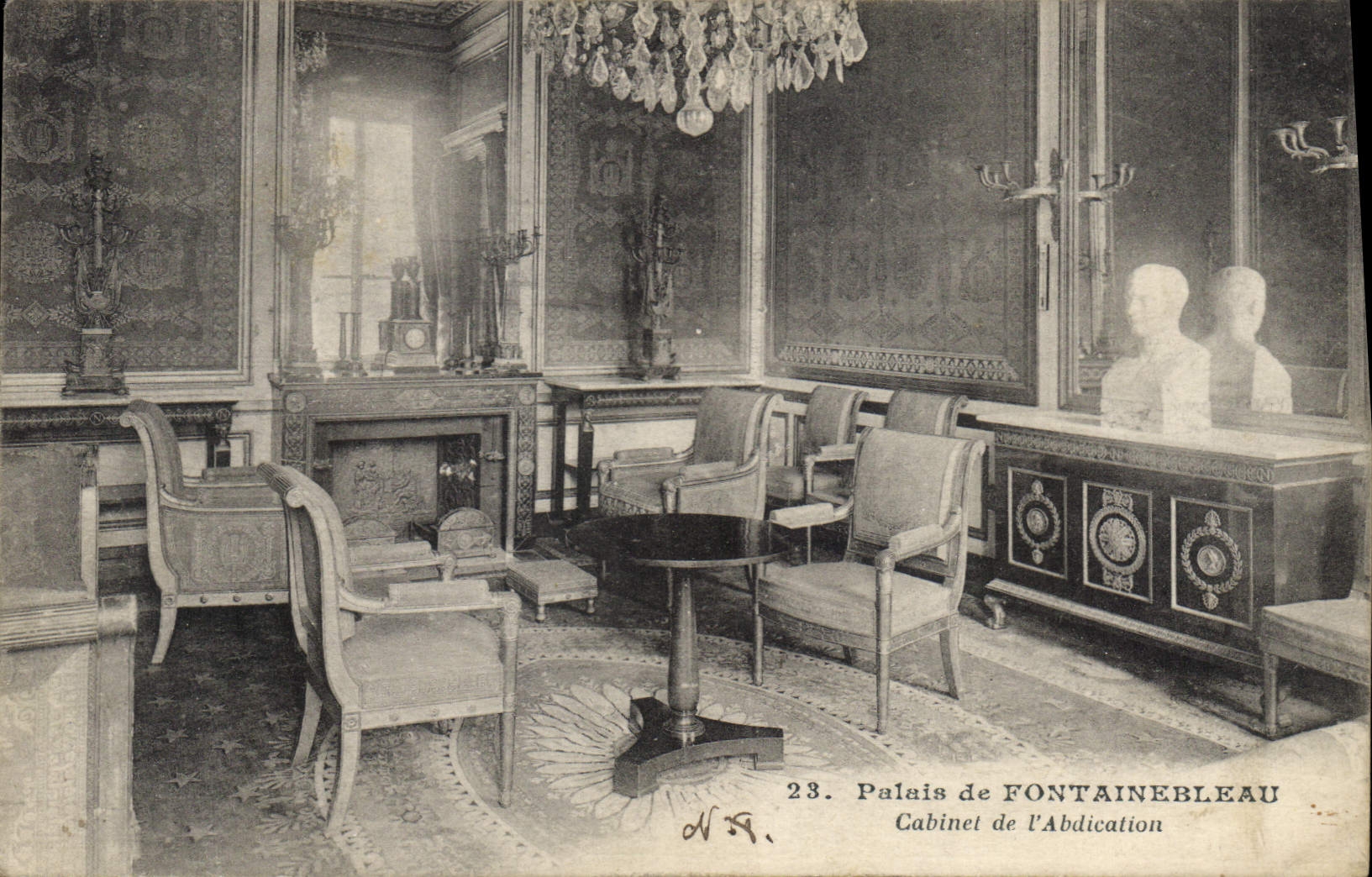 Palais de FONTAINEBLEAU — Cabinet de l'Abdication — N° 23