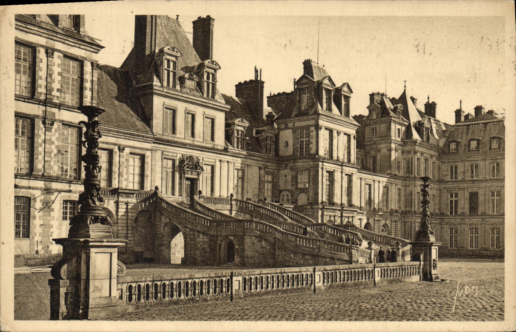 Palais des Adieux — Fontainebleau — Les Éditions d'Art Yvon, 15, rue Marjet, Paris