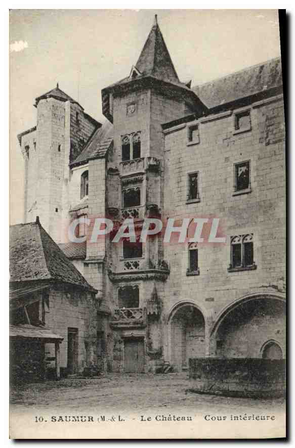 CPA Saumur M et L Le Chateau Cour Interieure 