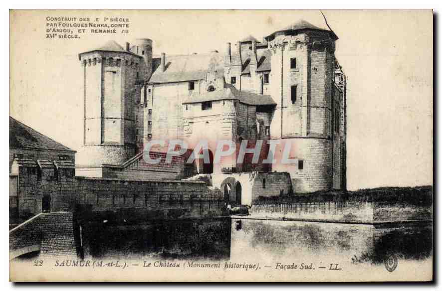 CPA Saumer M et L Le Chateau Monument historique Facade Sud 