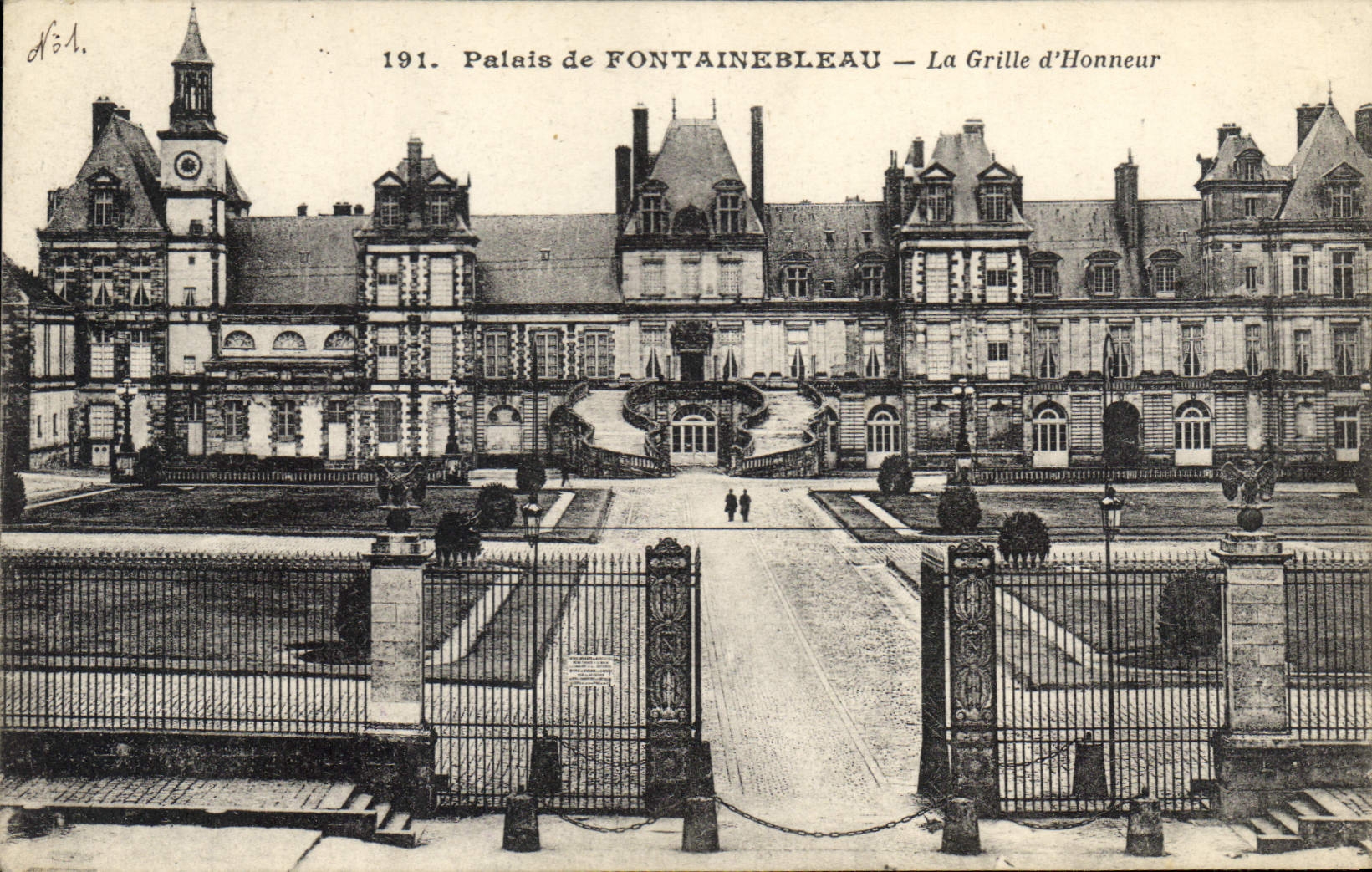 Palacio de FONTAINEBLEAU — La Puerta de Honor — Editor no identificado, n° 191