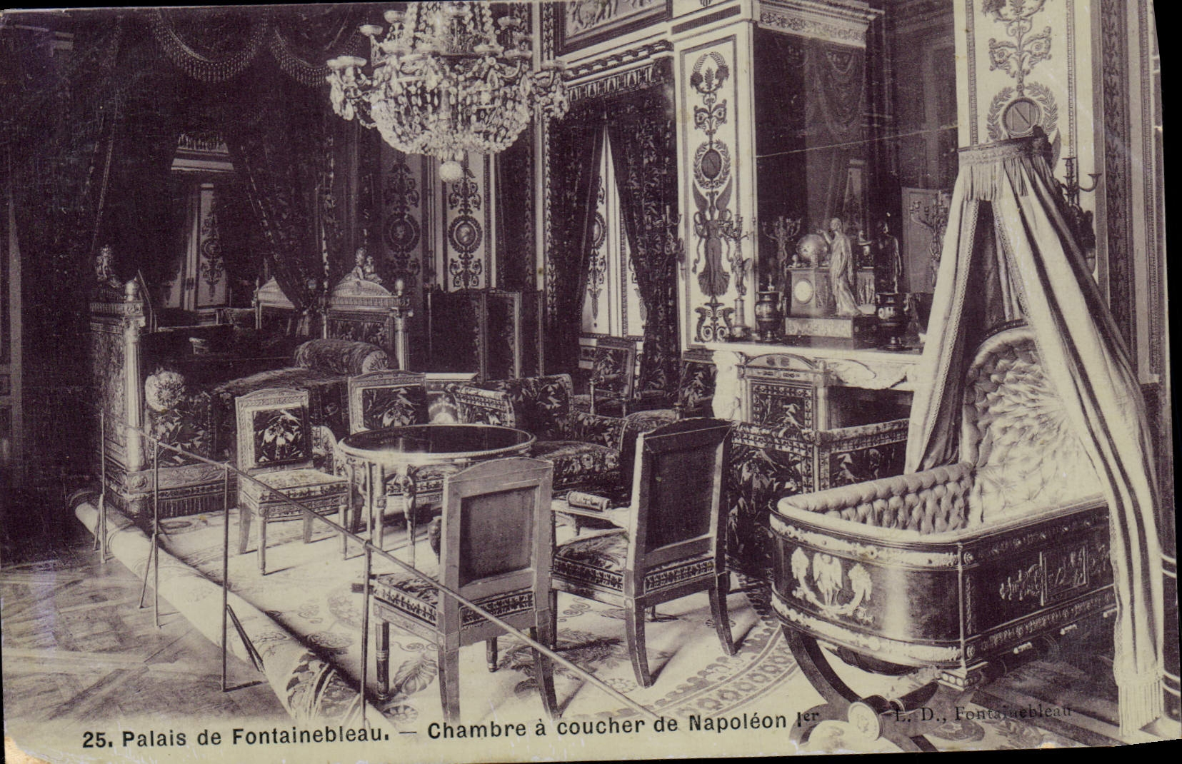 Palais de Fontainebleau — Chambre à coucher de Napoléon Ier — L.D., Fontainebleau