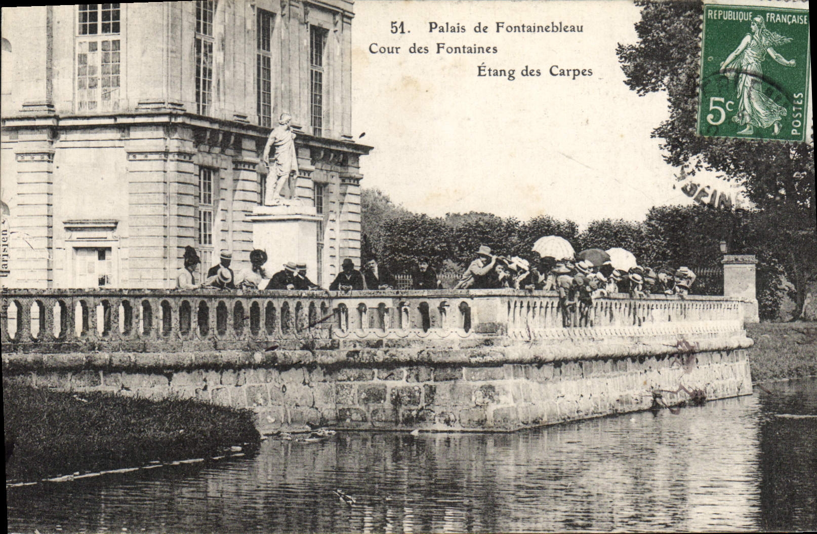 Schloss Fontainebleau — Cour des Fontaines, Étang des Carpes — Verlag Harrison