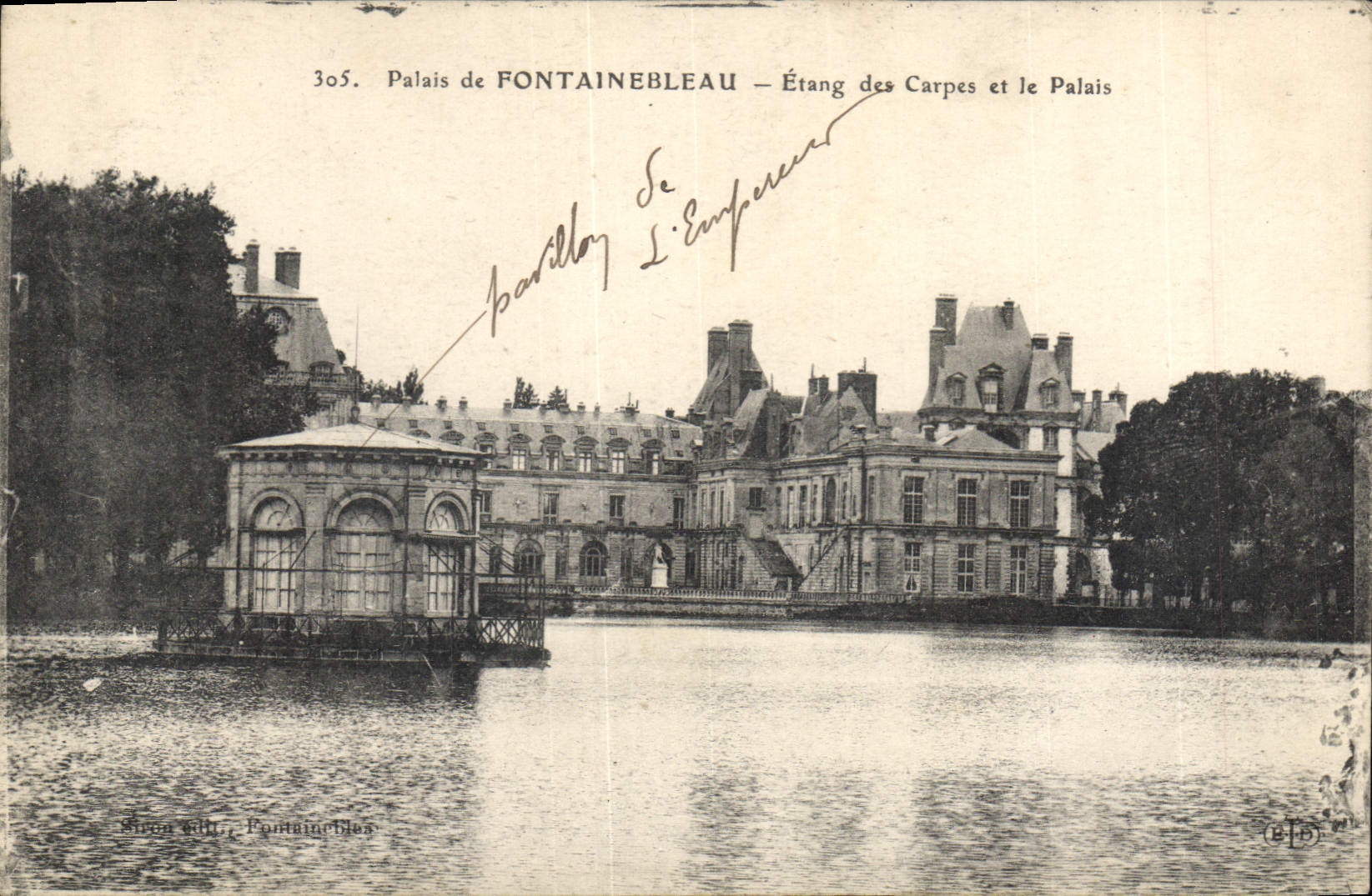 Palais de FONTAINEBLEAU — Étang des Carpes et le Palais — Éditeur : (e.p.)