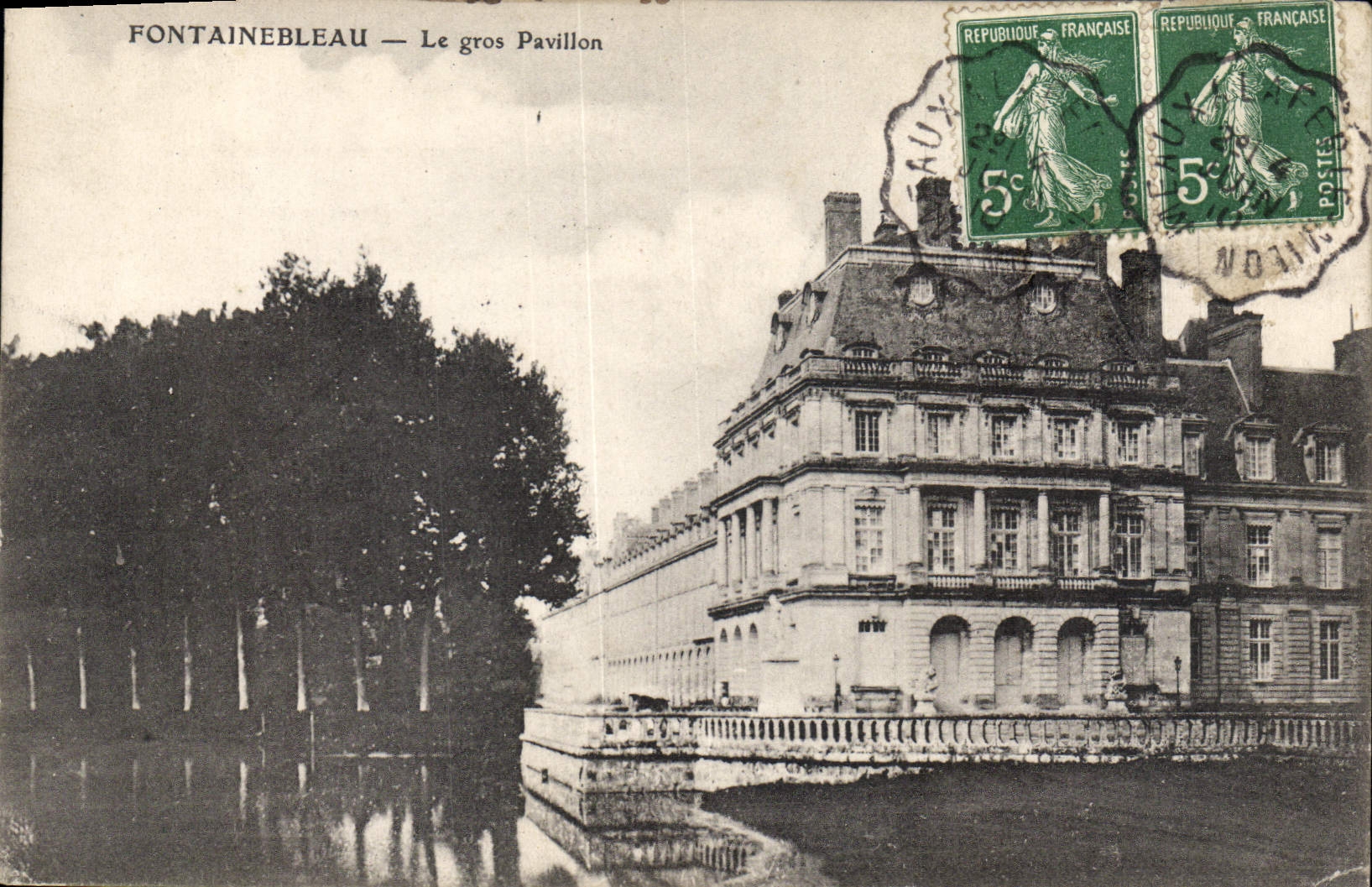 Fontainebleau — Le gros Pavillon — Éditeur non identifié, n° de série non visible
