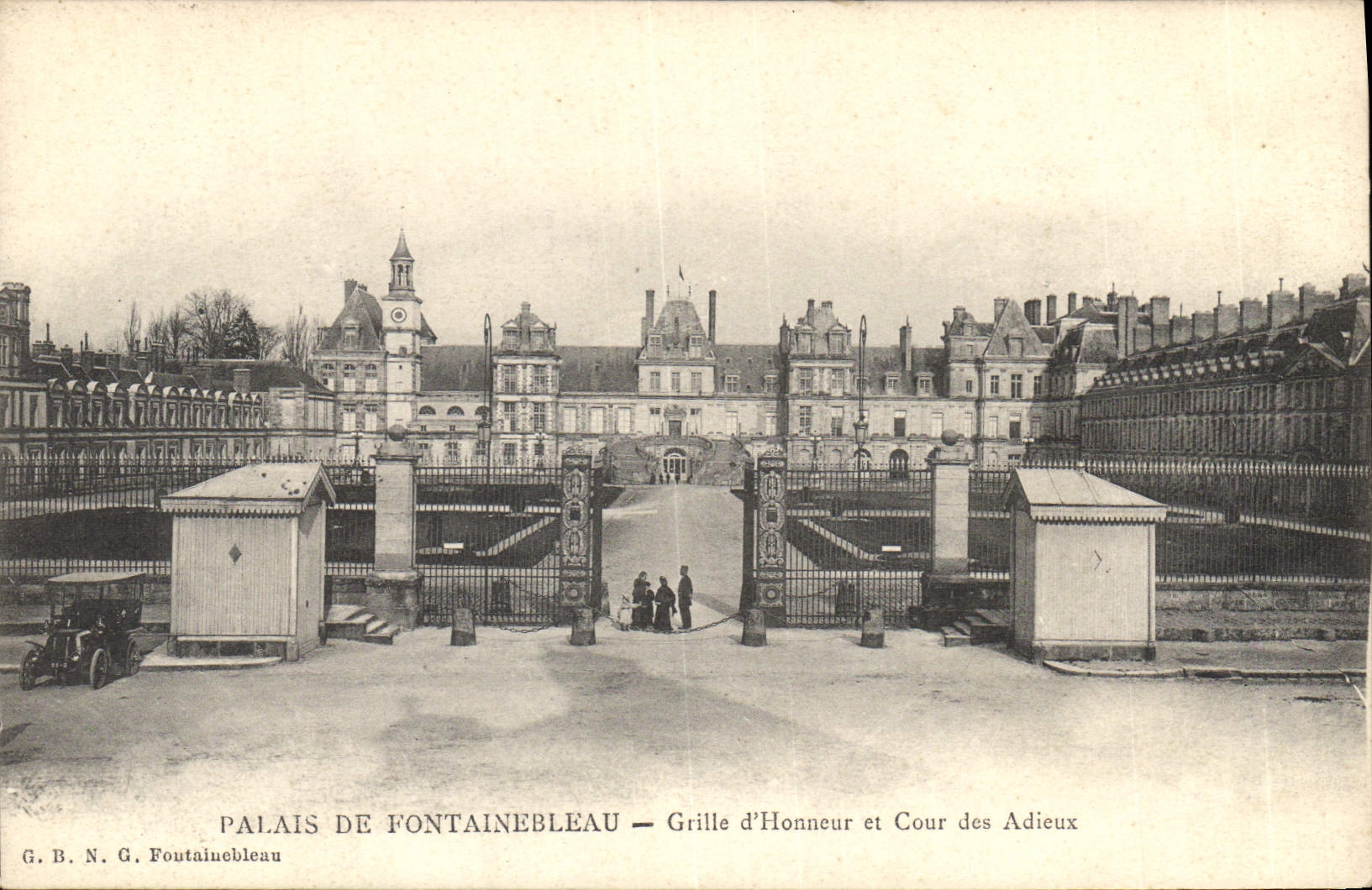 Palais de Fontainebleau — Grille d'Honneur et Cour des Adieux — G.B.N.G. Fontainebleau