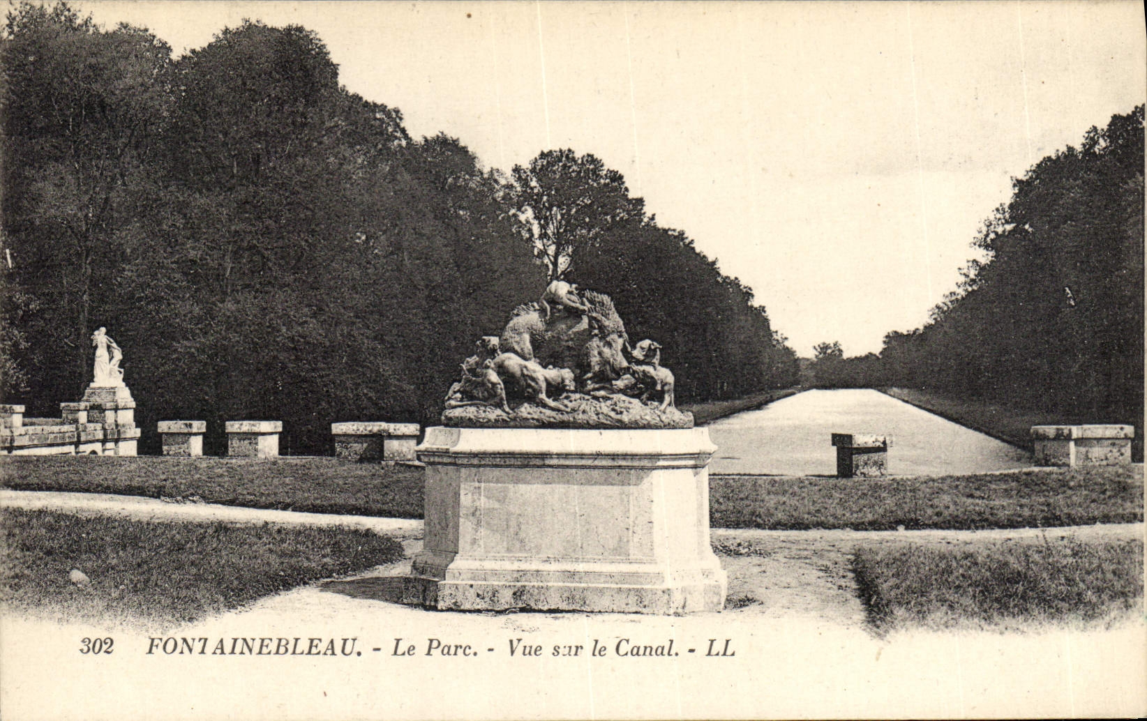 Fontainebleau - Le Parc - Vue sur le Canal - LL