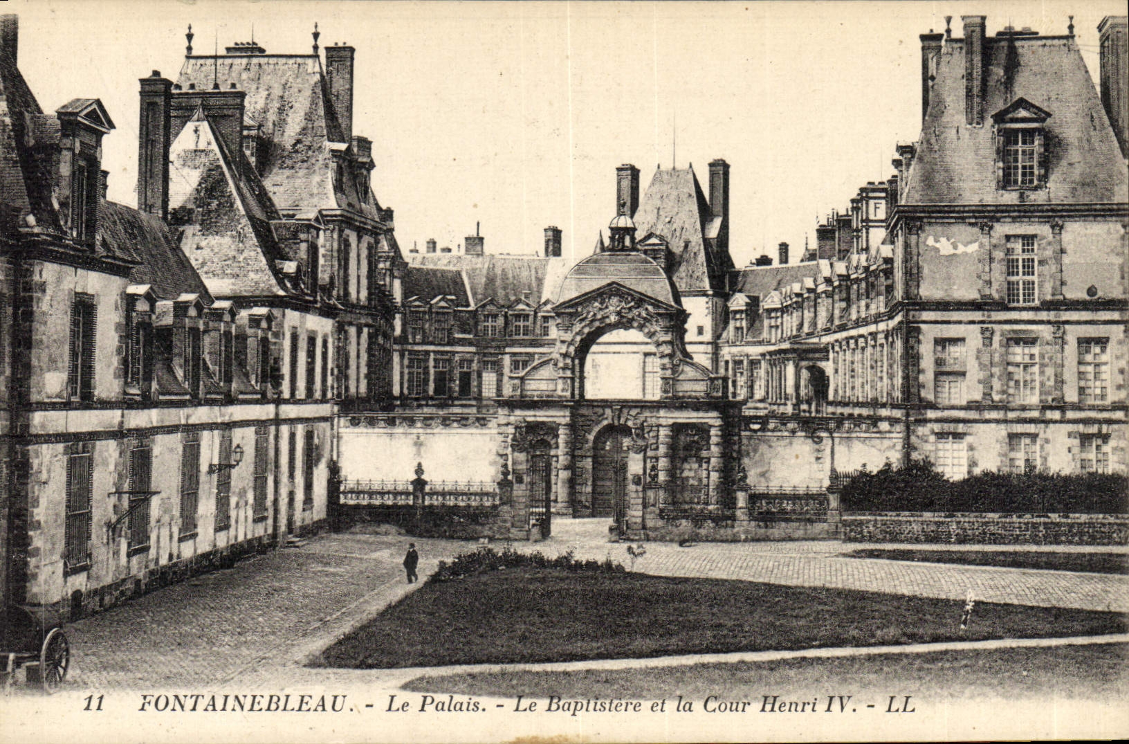 Fontainebleau — Das Schloss, Der Baptistenturm und der Cour Henri IV — LL