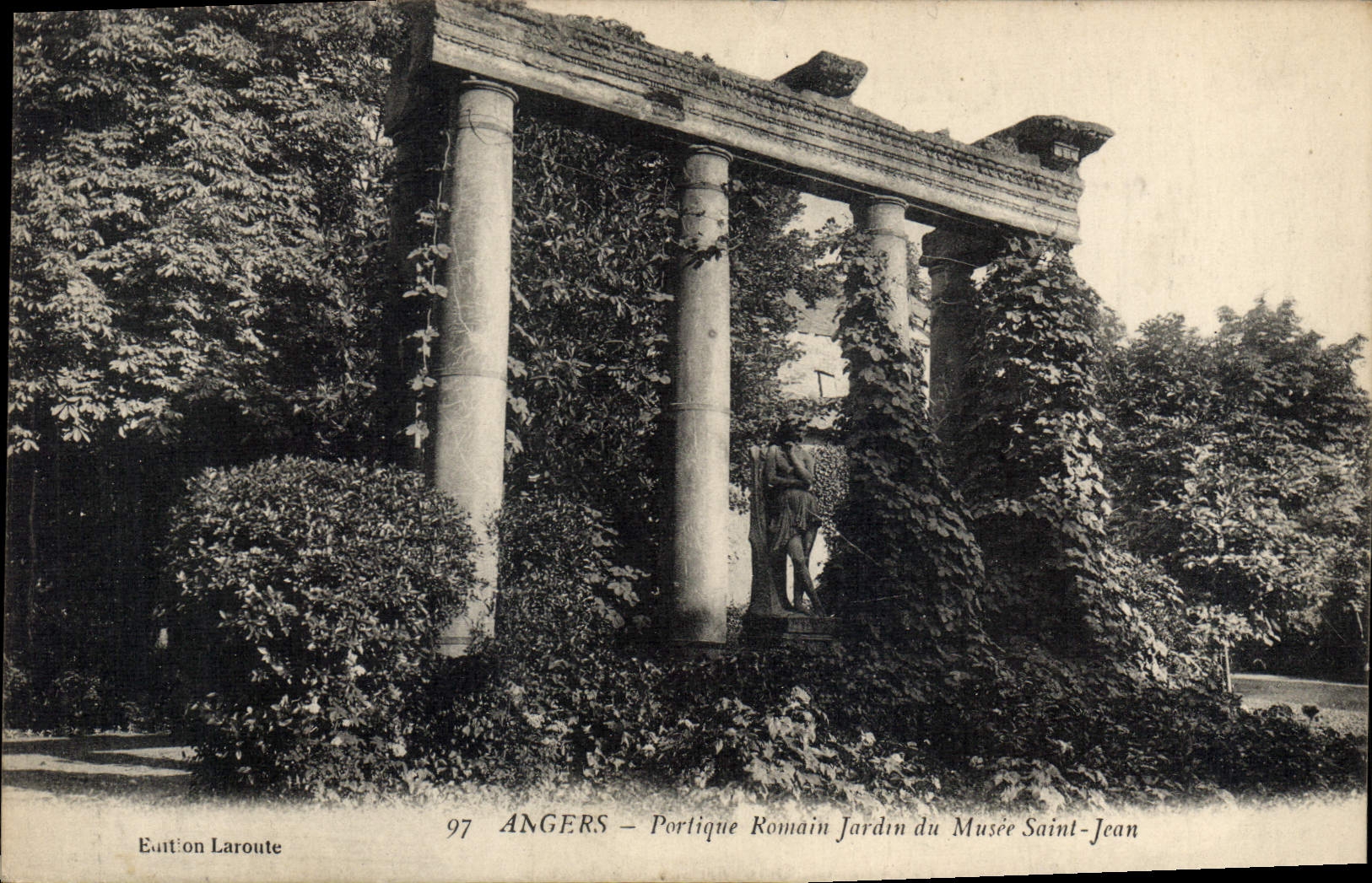 CPA Angers Portique Romain Jardin du Musee Saint Jean 
