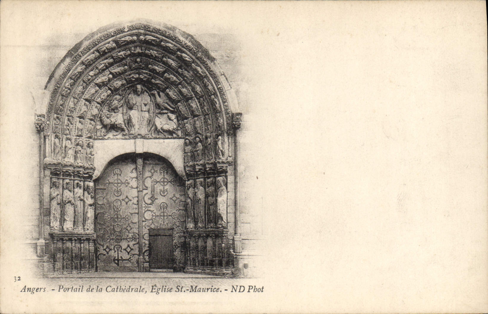 CPA Angers Portail de la Cathedrale Eglise St Maurice 
