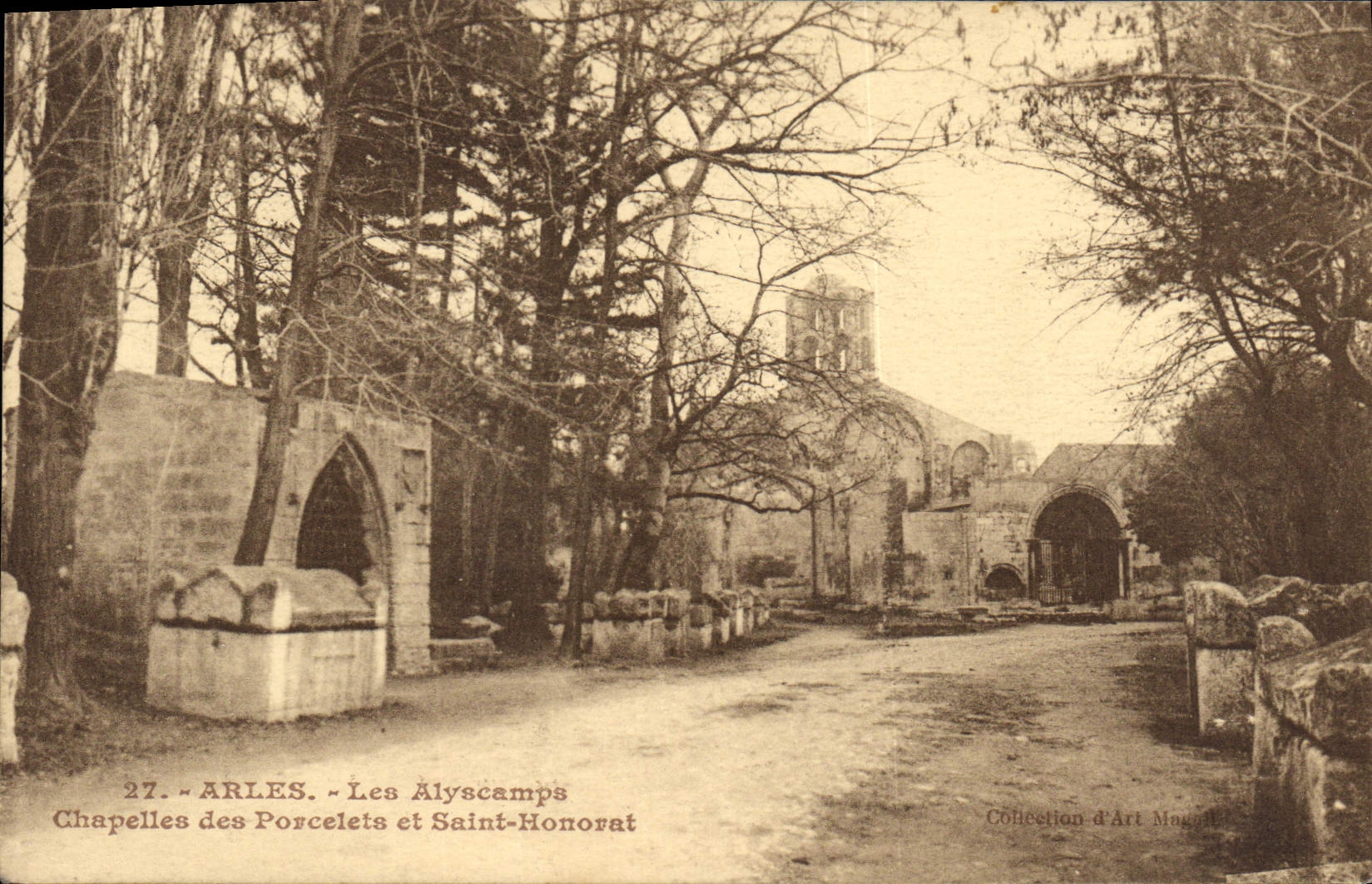 CPA Arles Les Alyscamps Chapelles des Pordelets et Saint Honorat 