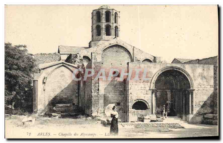 CPA Arles Chapelle des Alyscamps 