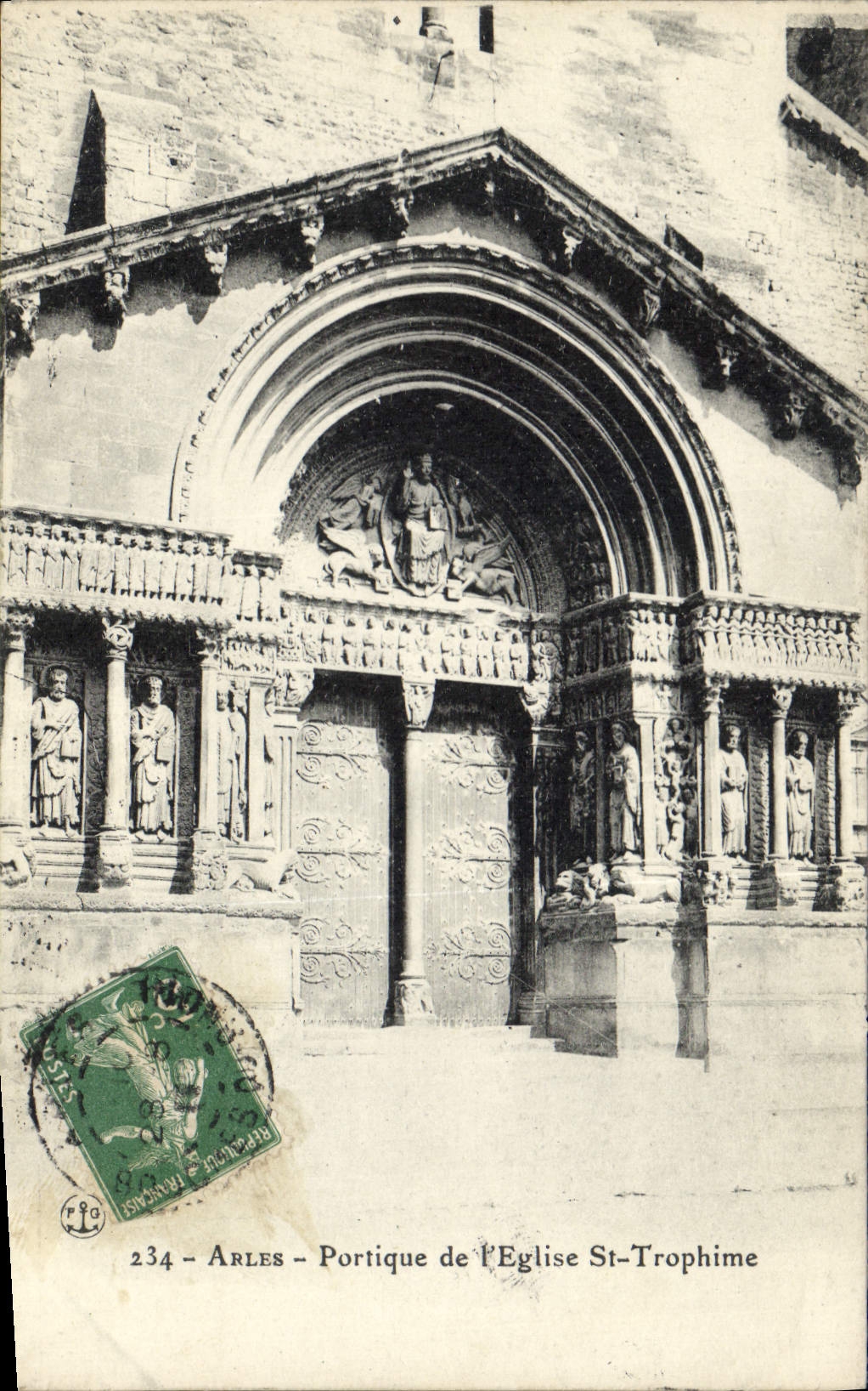 CPA Arles Portique de l'Eglise St Tromphime 