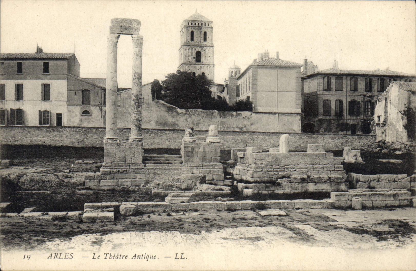 CPA Arles Le Theatre Antique 