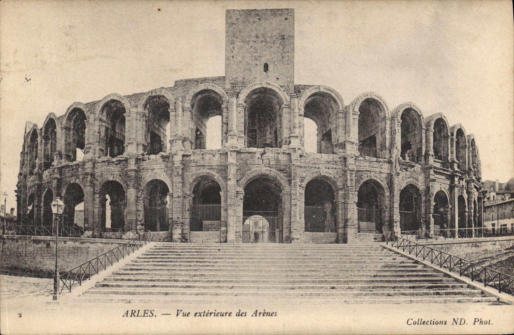 Arles — Aussicht auf die Arenen — Collections ND. Phot.