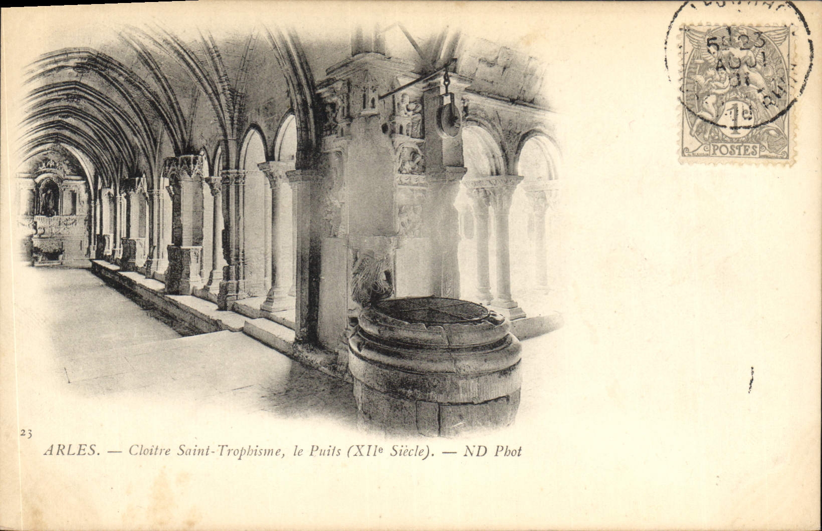 Arles — Cloître Saint-Trophime, le Puits (XIe Siècle) — ND Pbot