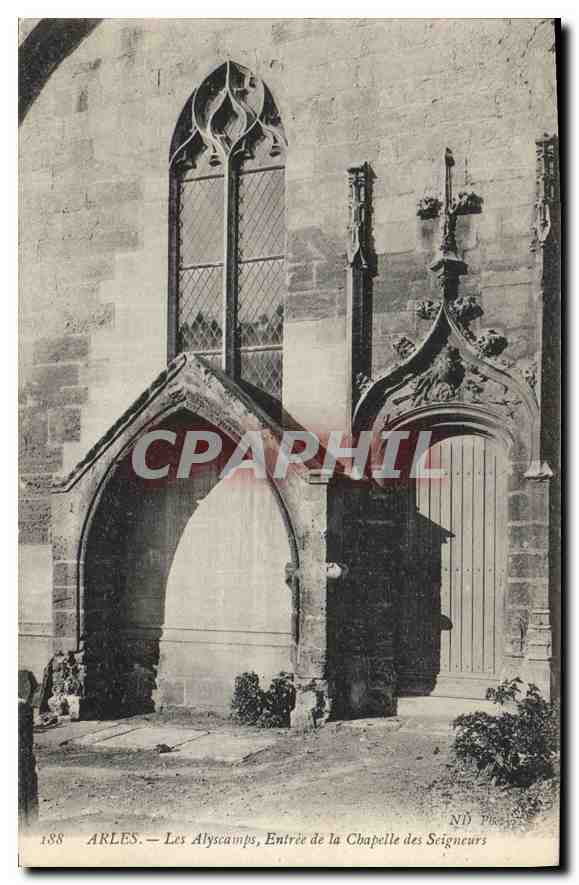 CPA Arles Les Alyscamps Entree de la Chapelle des Seigneurs 