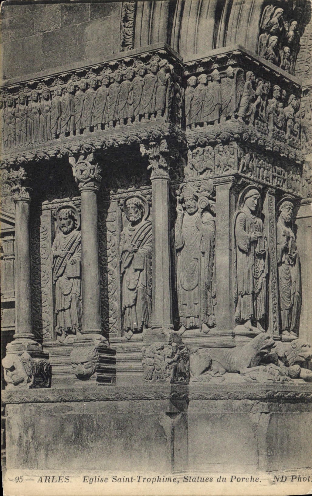 Arles — Église Saint-Trophime, Statues du Porche — ND Phot.