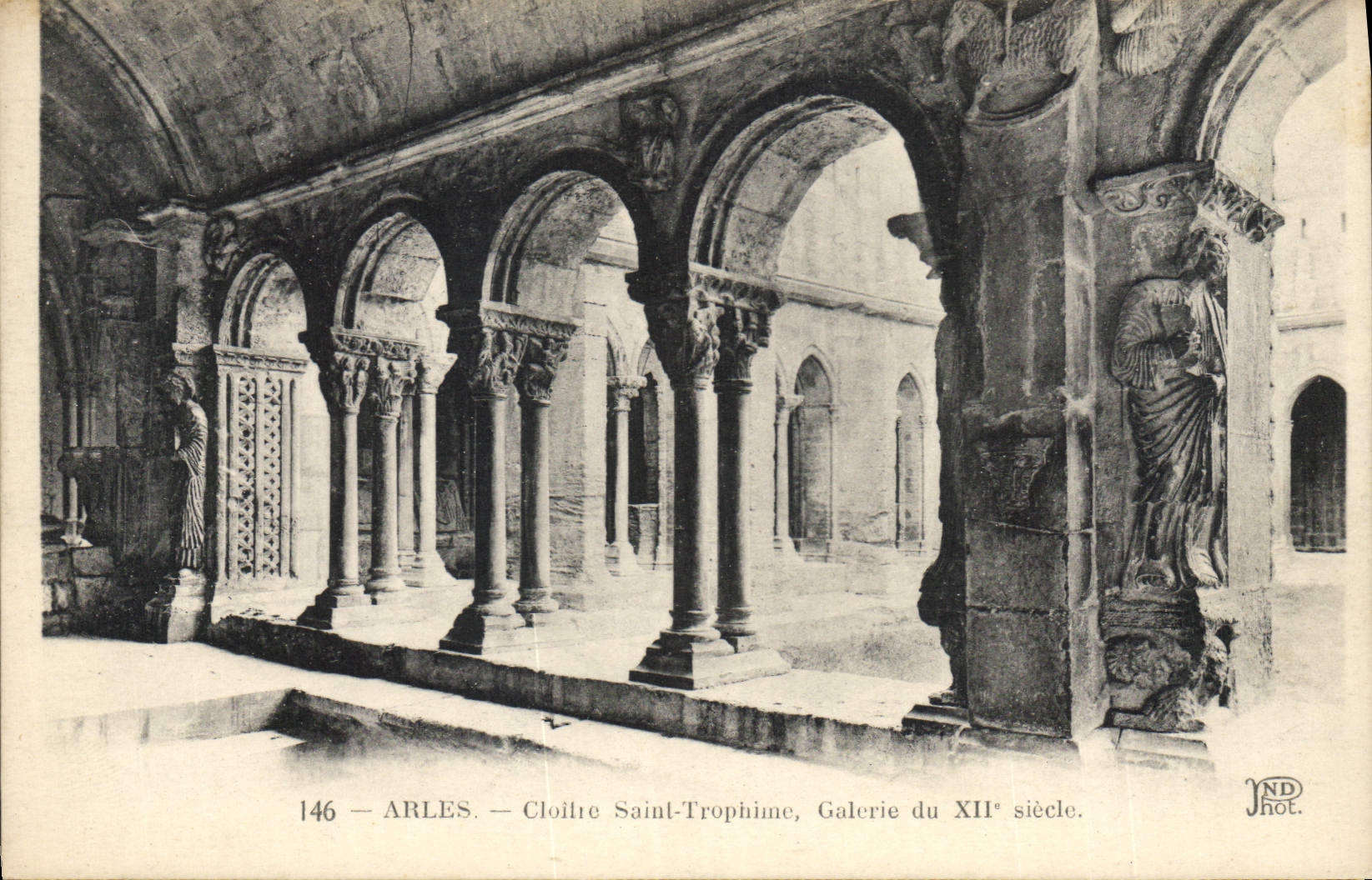 Arles — Cloître Saint-Trophime, Gallery of the 12th Century — JND Phot.