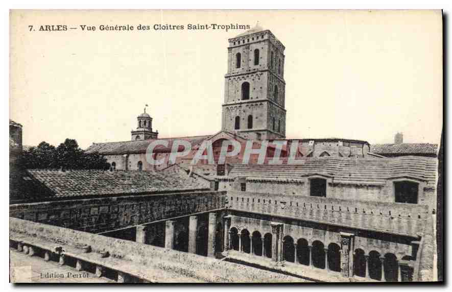 CPA Arles Vue Generale des Cloitres Saint Trophime 