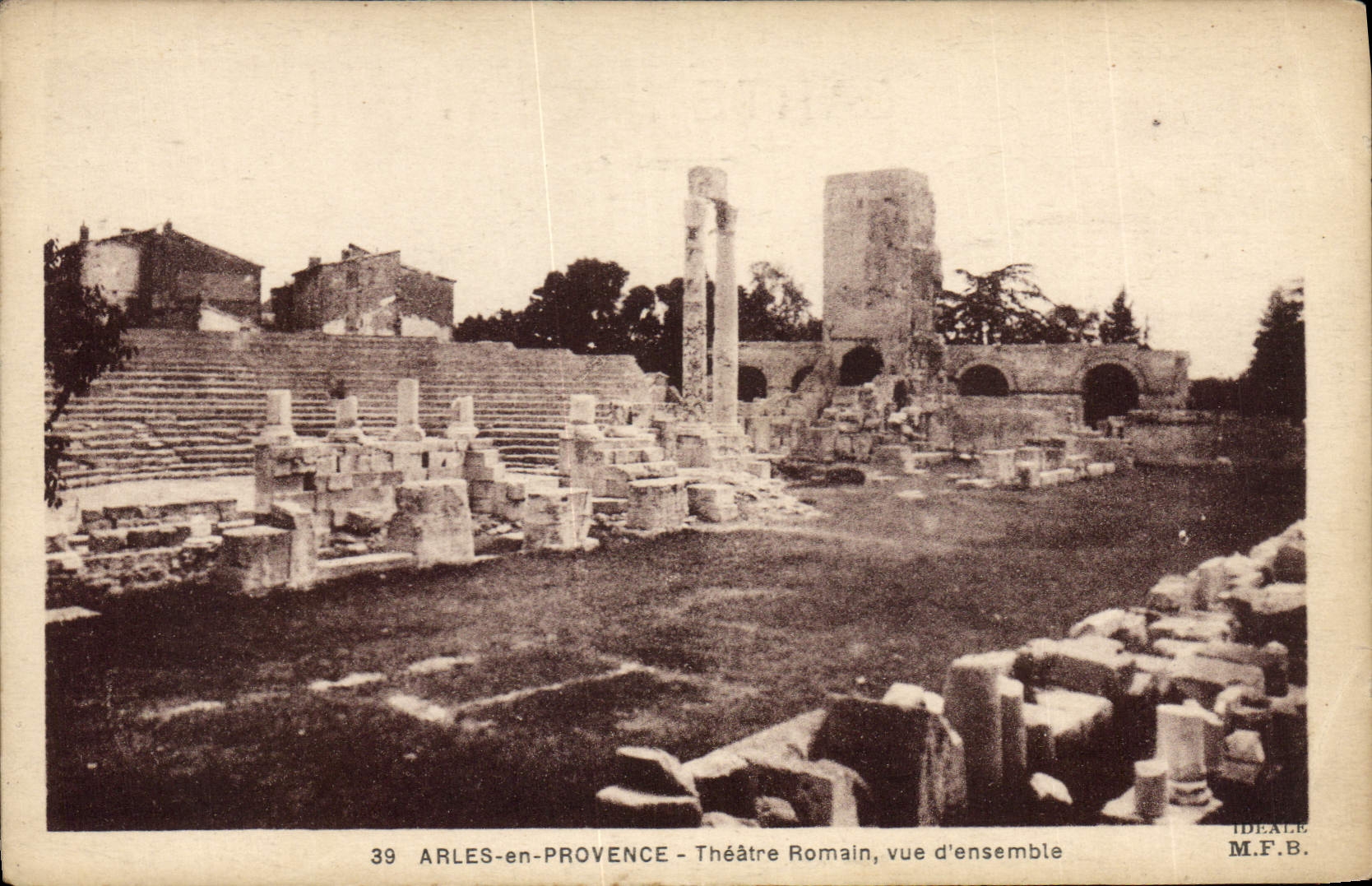 ARLES-en-PROVENCE — Théâtre Romain, vue d'ensemble — IDEALE M.F.B. n°39