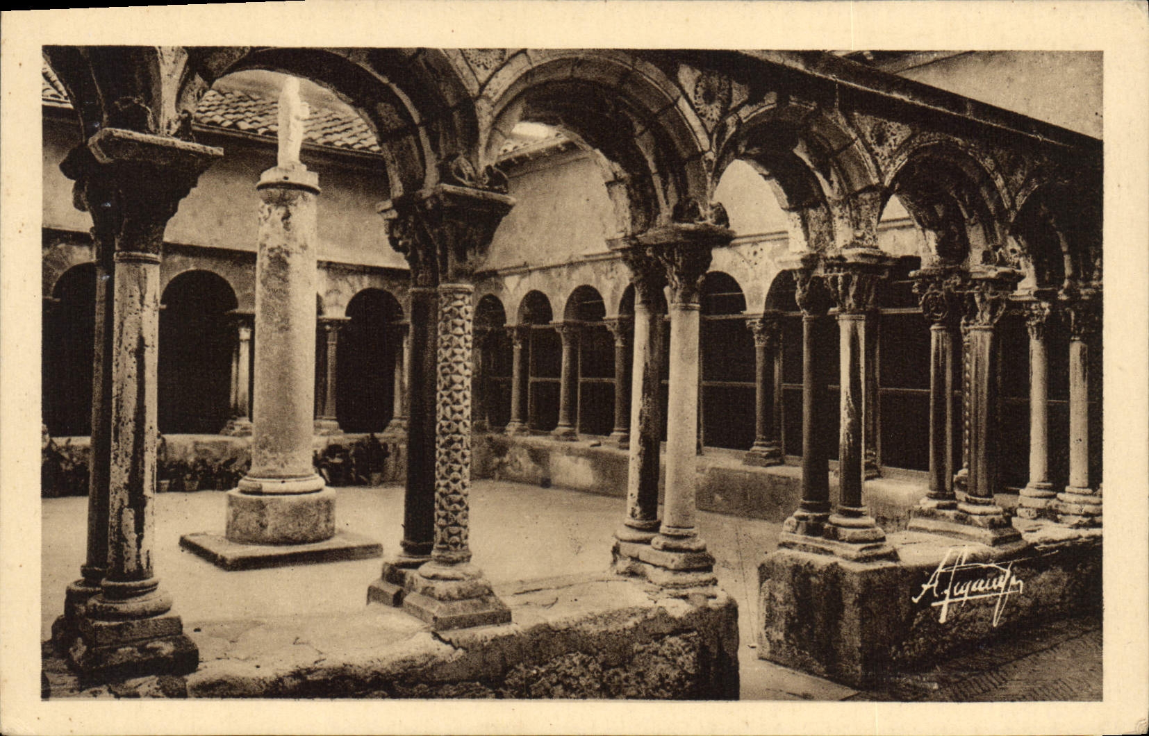 Aix-en-Provence — Le Cloître de la Cathédrale Saint-Sauveur — Affigauj